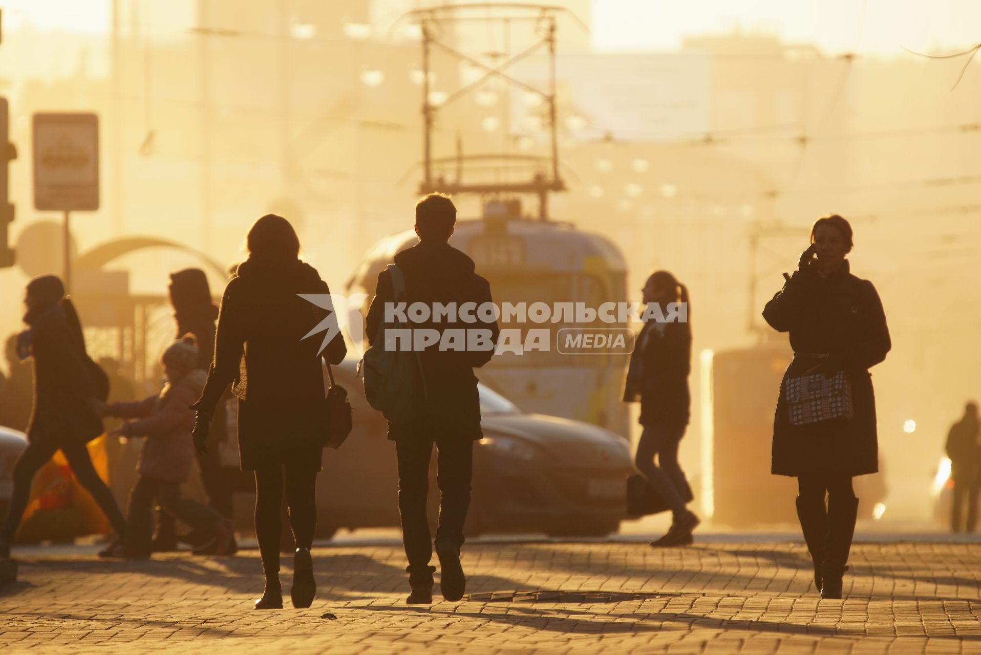 Закат во время смога. Проспект Ленина. Екатеринбург