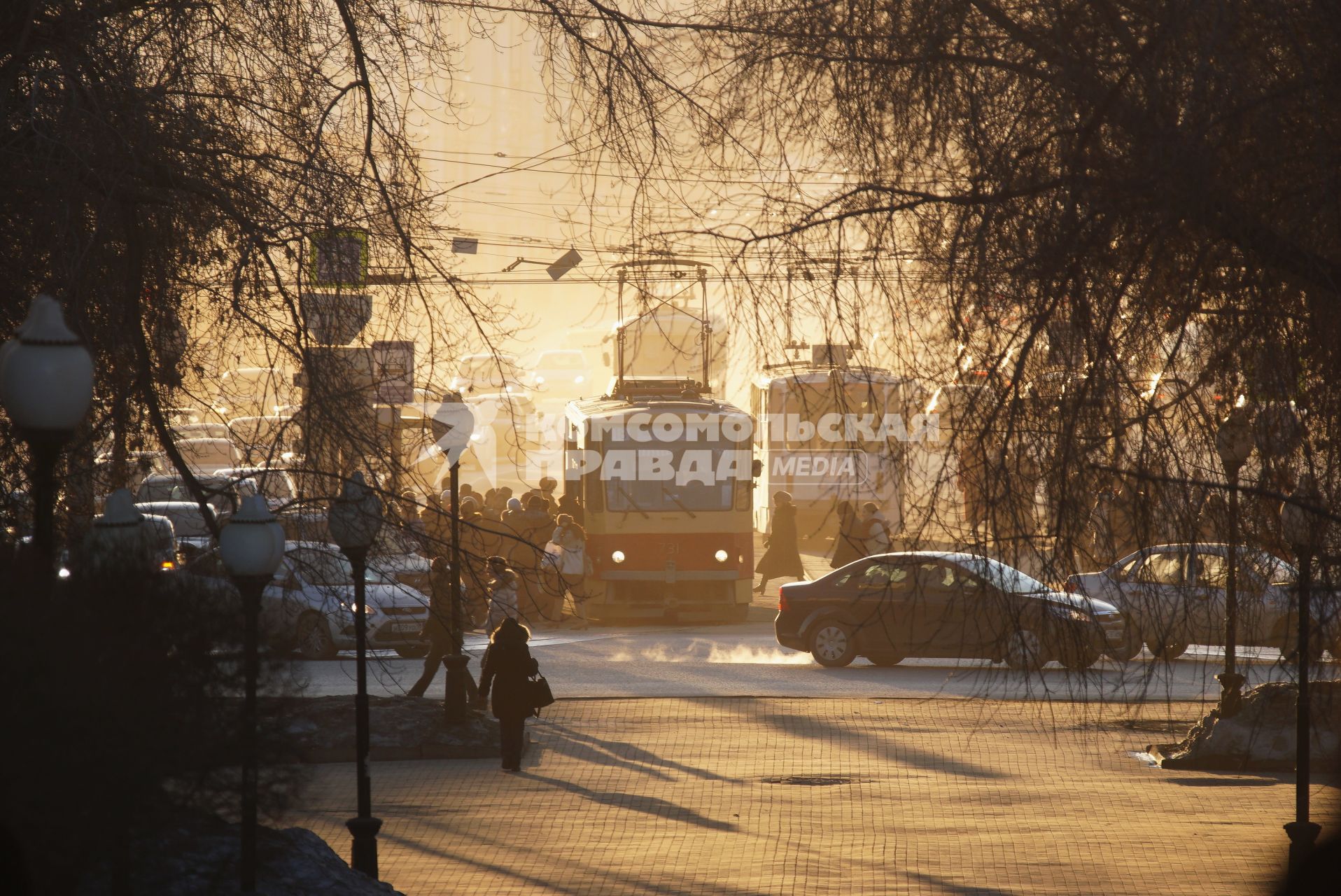 Закат во время смога. Проспект Ленина. Екатеринбург