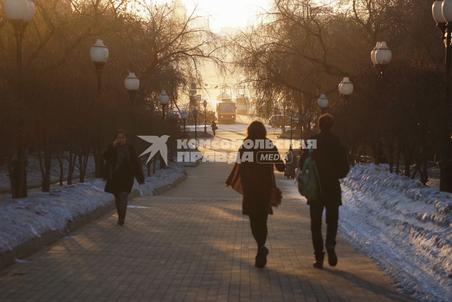 Закат во время смога. Проспект Ленина. Екатеринбург