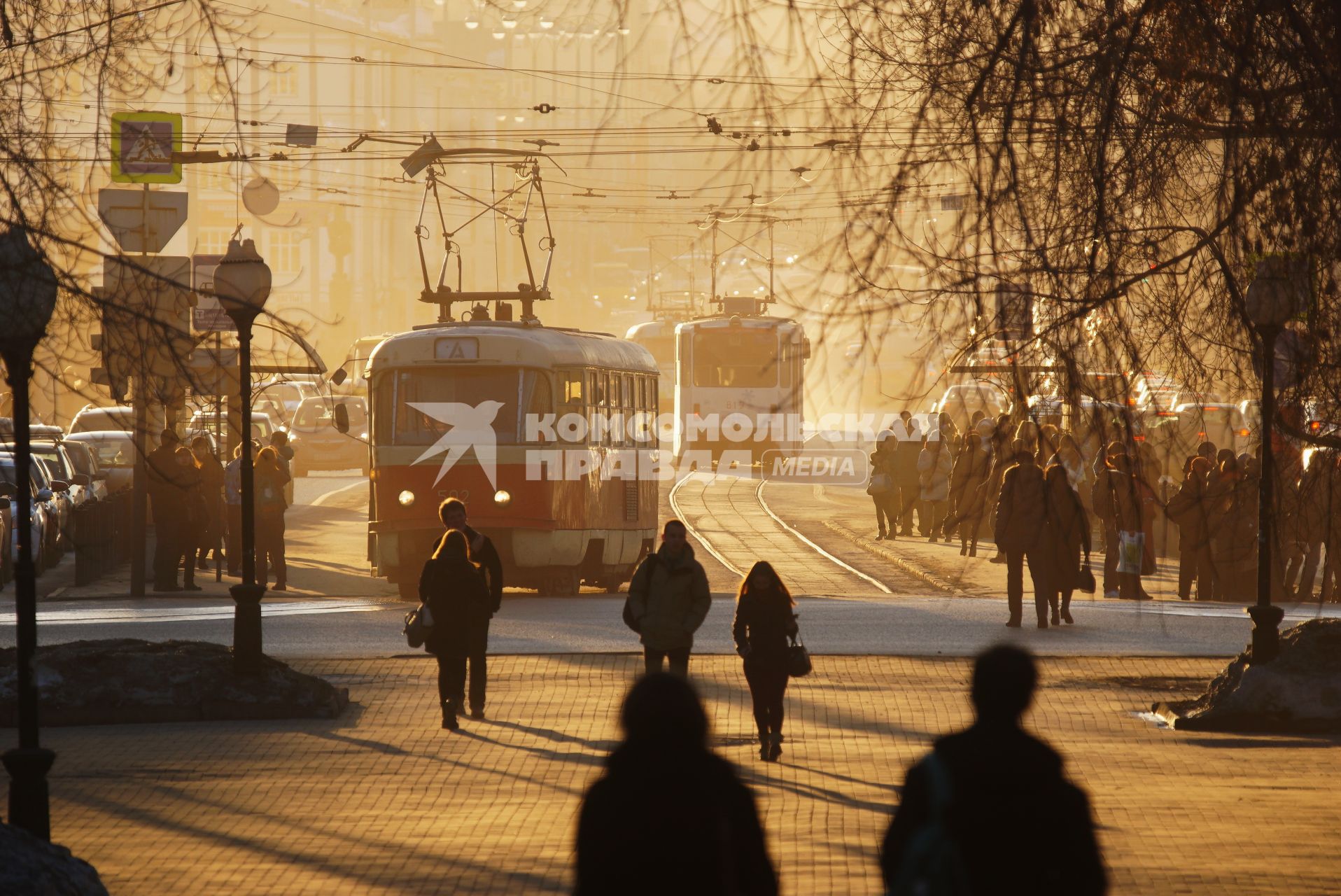 Закат во время смога. Проспект Ленина. Екатеринбург