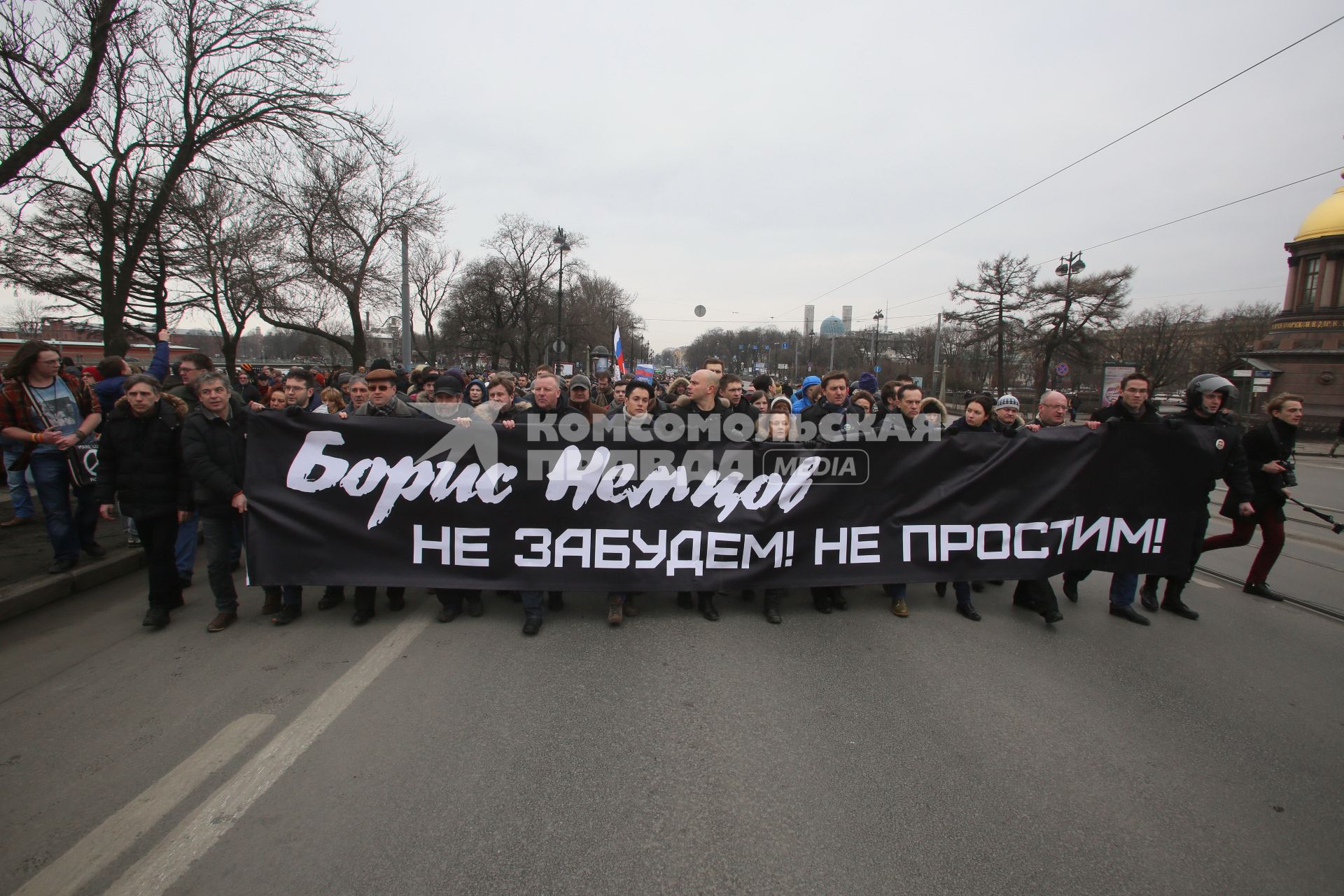 Траурное шествие памяти Бориса Немцова в Санкт-Петербурге.