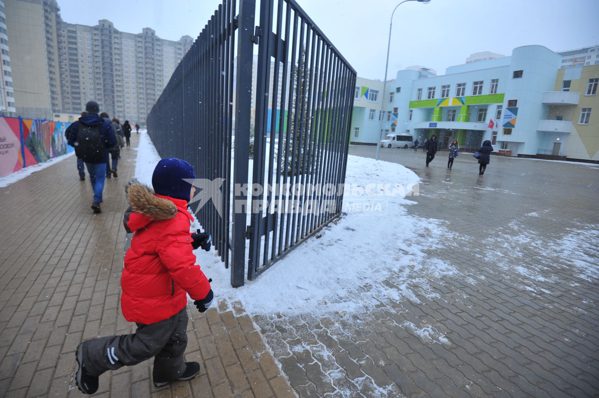 Новая школа расположенная в поселении Московский (ТиНАО) в составе жилого комплекса `Первый Московский. Город-парк` в Москве.