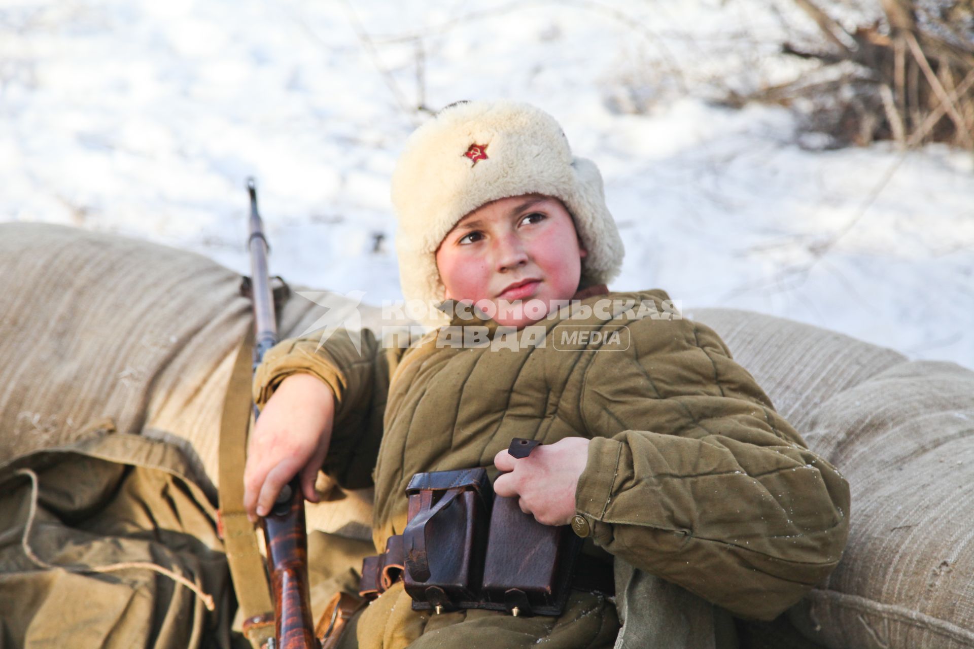 Военно-историческая реконструкция боев за Воронеж, приуроченная к 72-й годовщине освобождения города от гитлеровских войск. Участник реконструкции в форме солдата РККА.