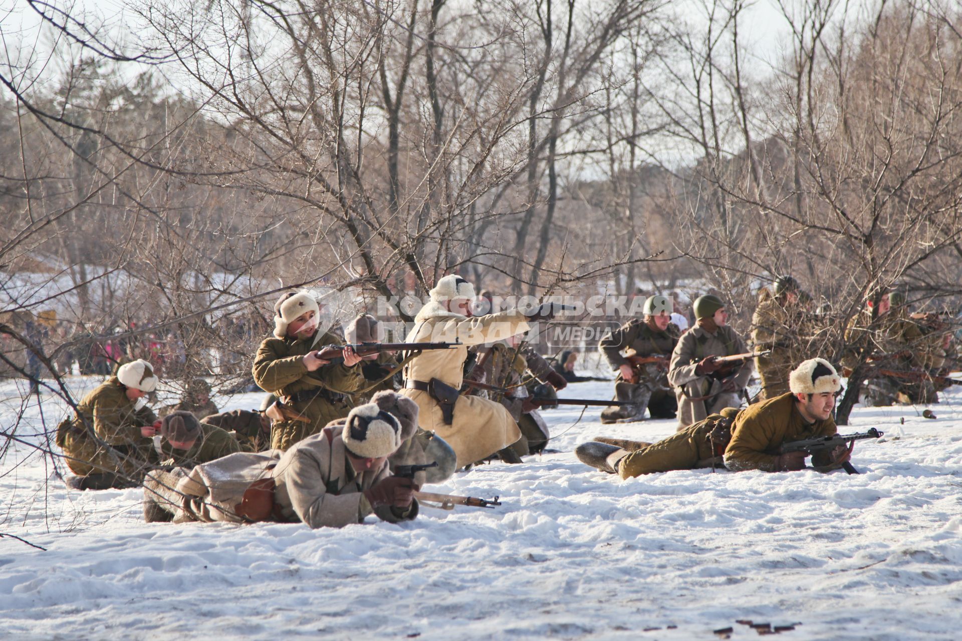 Военно-историческая реконструкция боев за Воронеж, приуроченная к 72-й годовщине освобождения города от гитлеровских войск. Участники реконструкции в форме РККА.