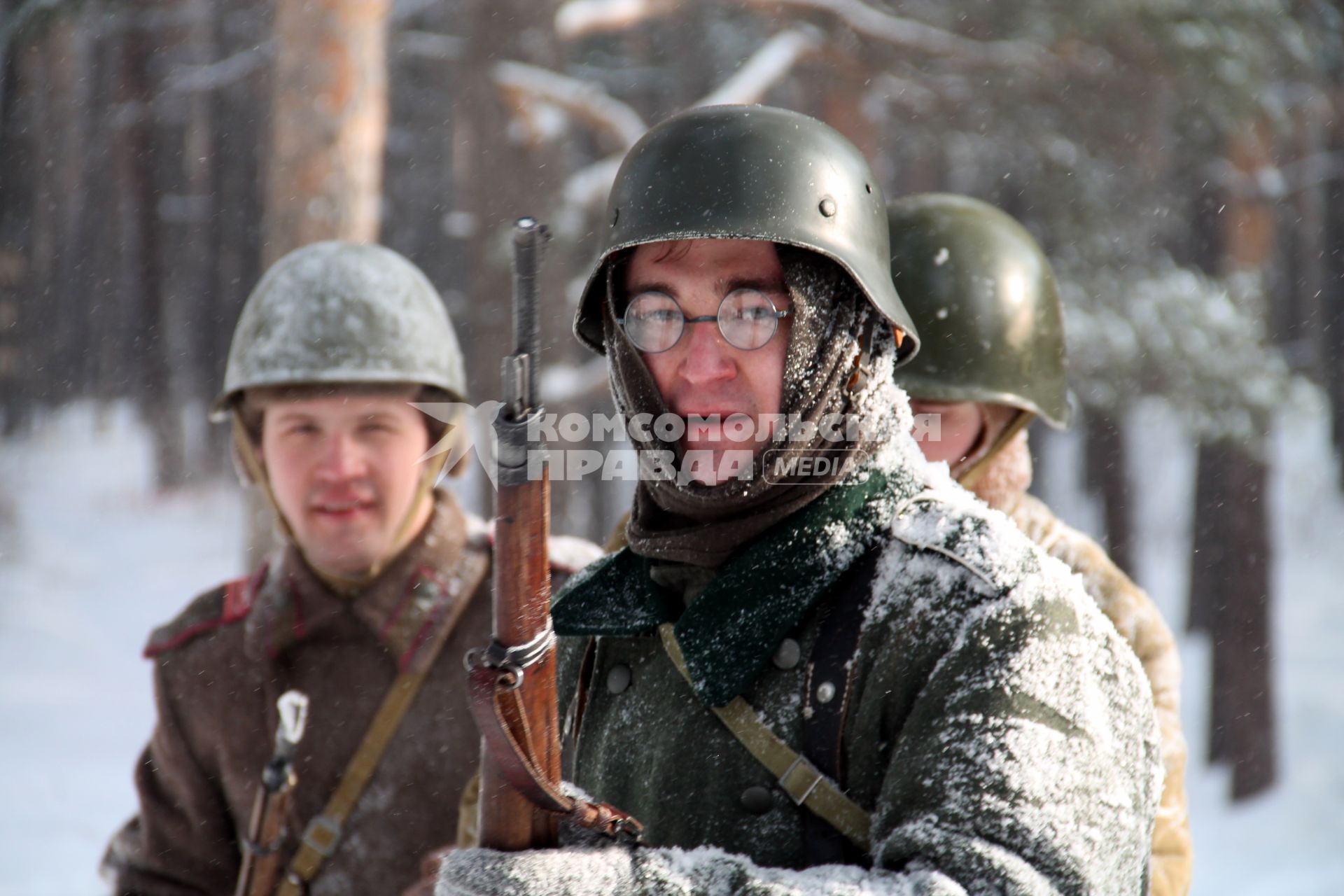 Новосибирск. Военно-историческая реконструкция окончательного снятия блокады Ленинграда. Участник реконструкции в форме бойца Вермахта.