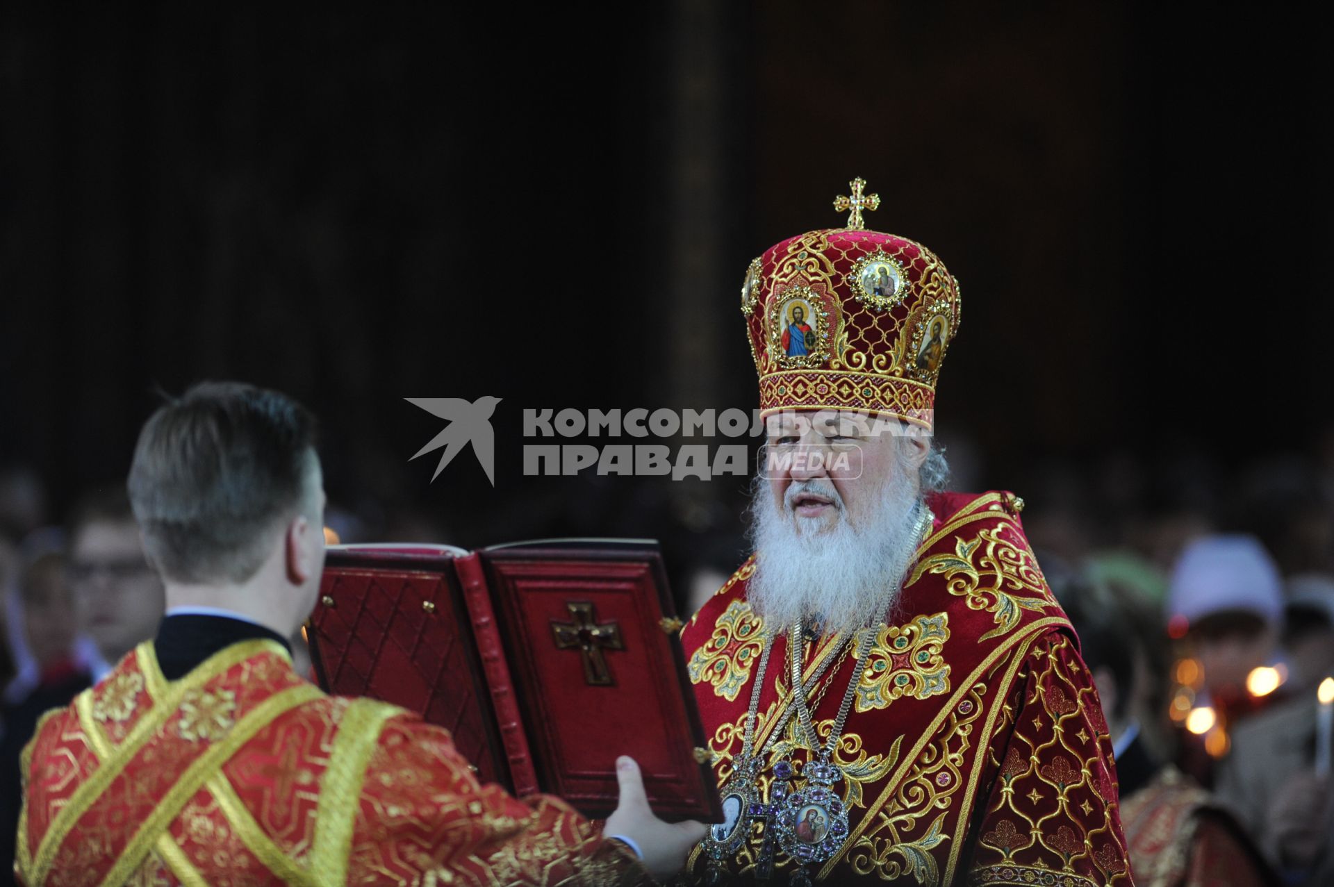 Патриарх Московский и всея Руси Кирилл во время праздничного пасхального богослужения в храме Христа Спасителя.