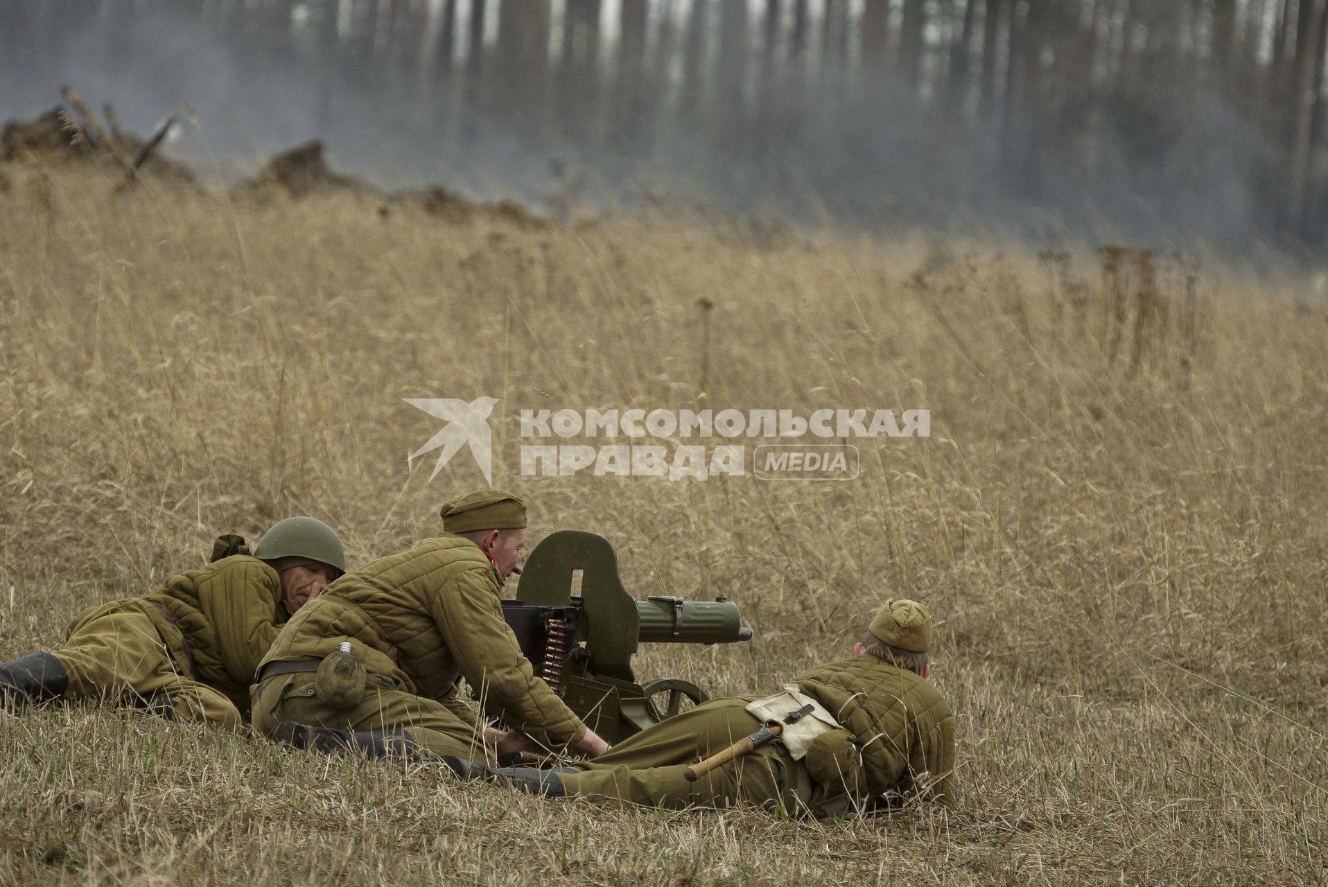 Екатеринбург. Военно-историческая реконструкция одного из боев по освобождению Белоруссии - `У деревни Буйничи`.
Пулеметный расчет Красной армии.