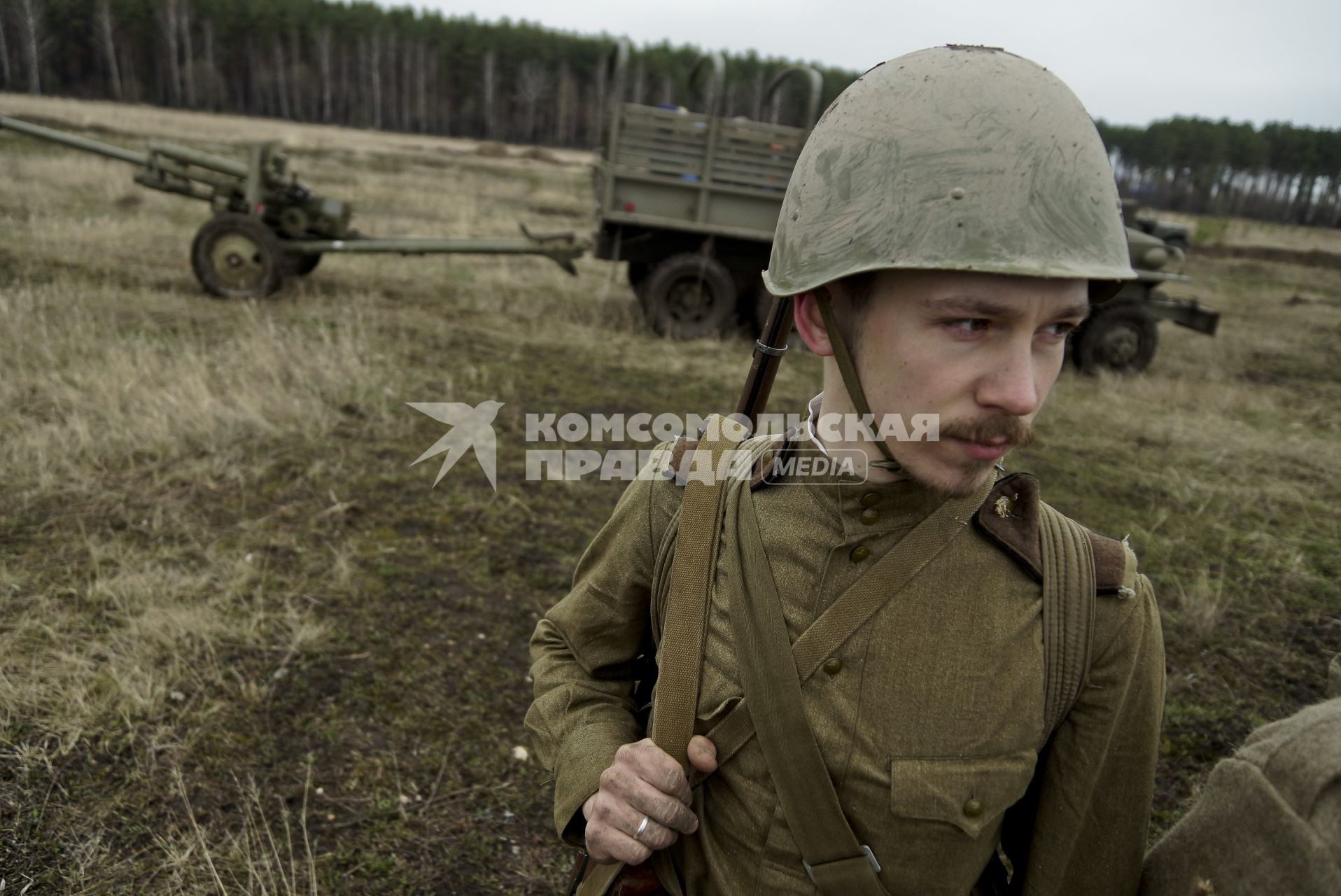 Екатеринбург. Военно-историческая реконструкция одного из боев по освобождению Белоруссии - `У деревни Буйничи`.
Боец Красной армии.