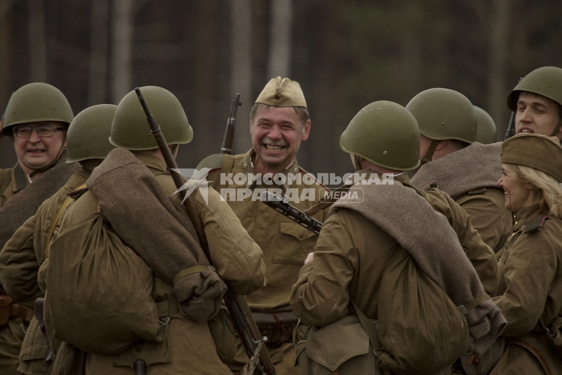 Екатеринбург. Военно-историческая реконструкция одного из боев по освобождению Белоруссии - `У деревни Буйничи`.
Бойцы Красной армии.