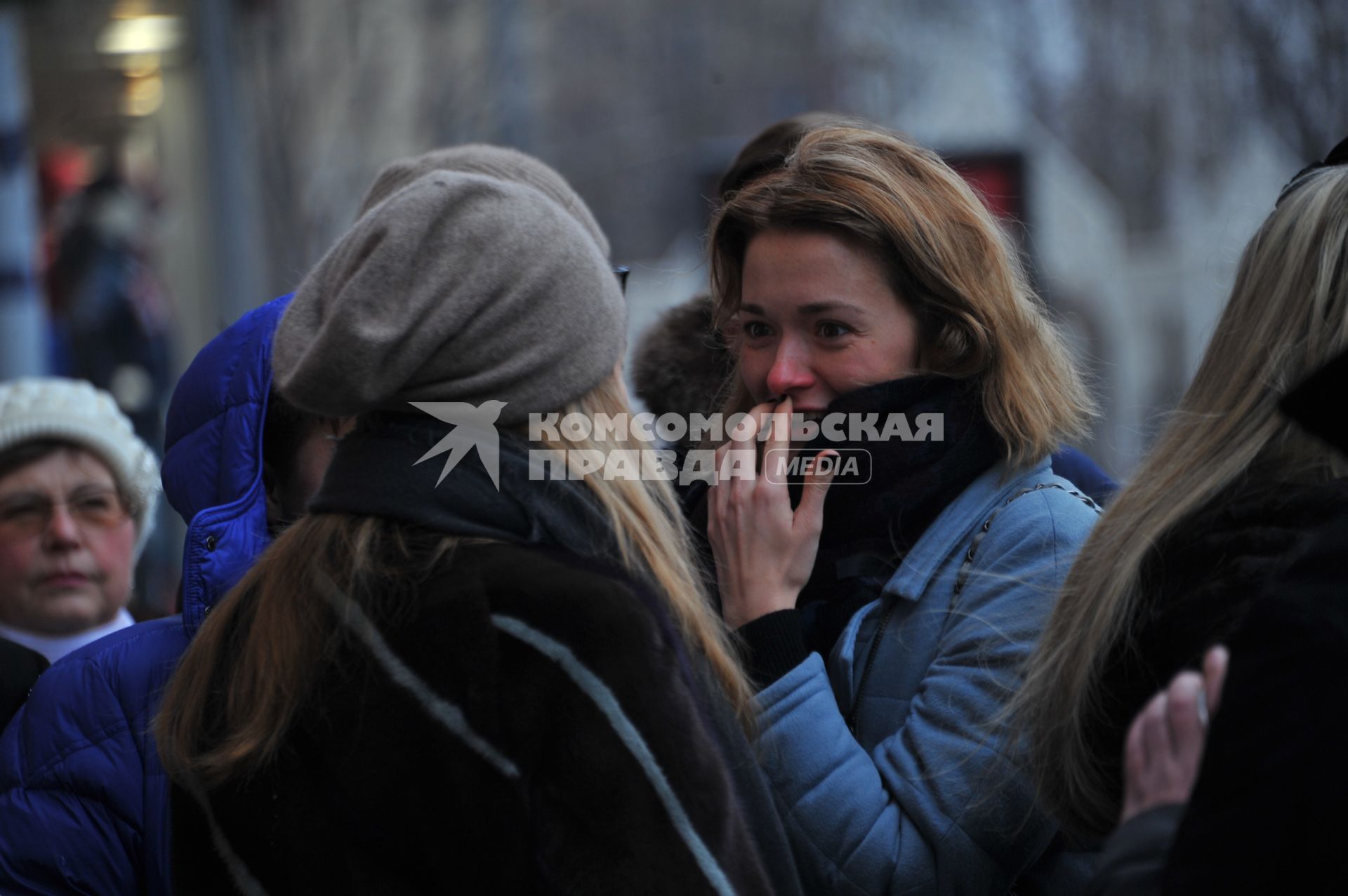 Москва. Актриса Надежда Михалкова на церемонии открытия мемориальной доски писательнице, поэтессе, переводчице Наталье Кончаловской на Поварской улице.