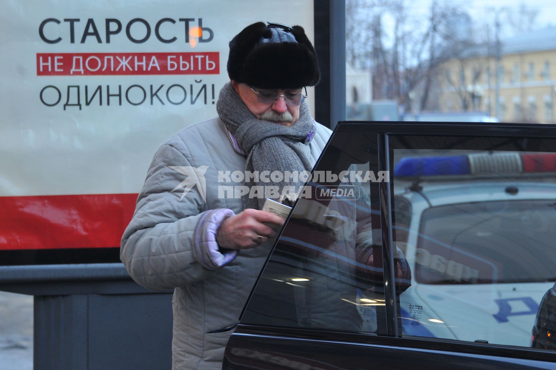 Москва. Президент Российского фонда культуры, режиссер Никита Михалков на церемонии открытия мемориальной доски писательнице, поэтессе, переводчице Наталье Кончаловской на Поварской улице.