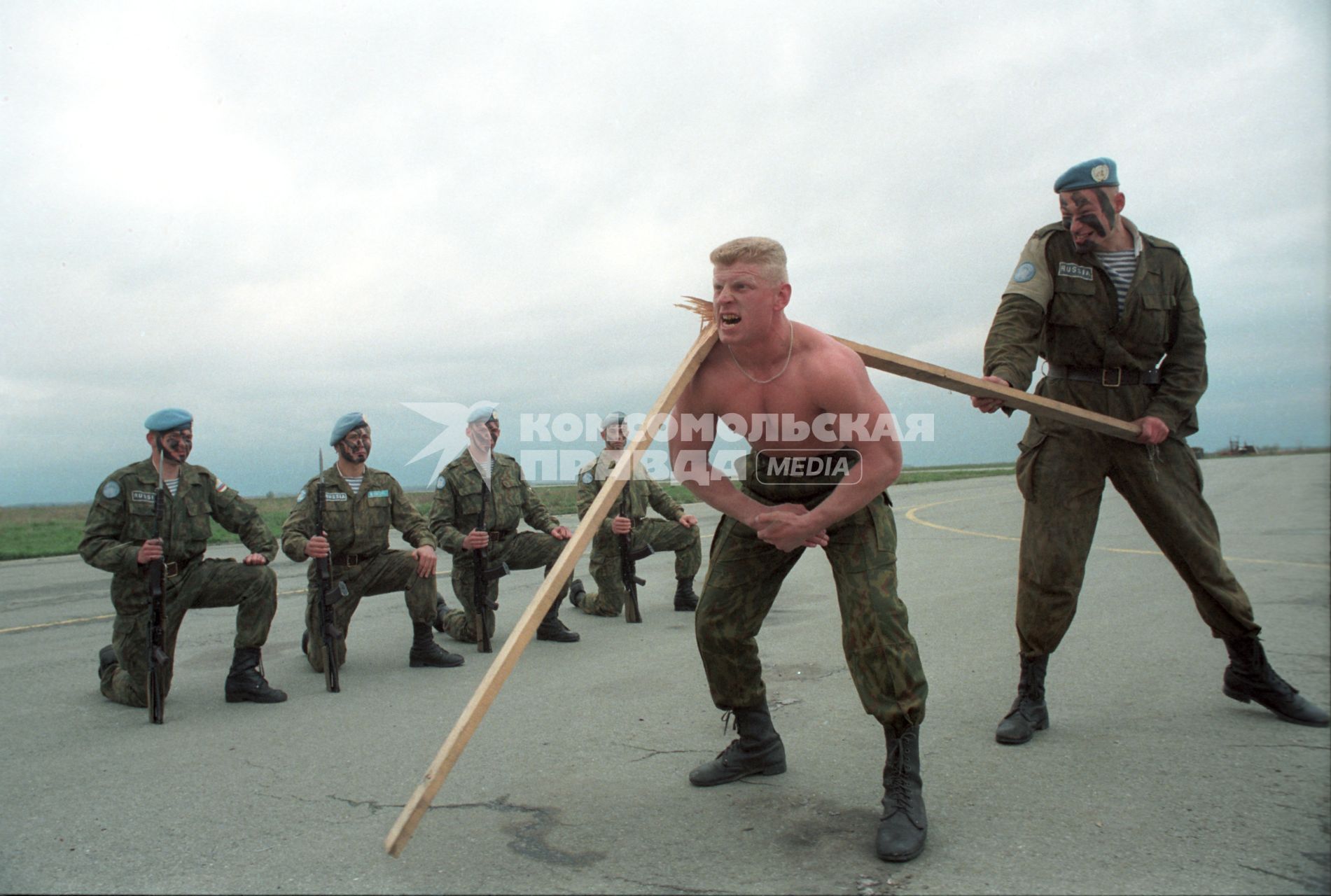 Сараево. 1994 год. Боснийская война. На снимке: российские десантники.