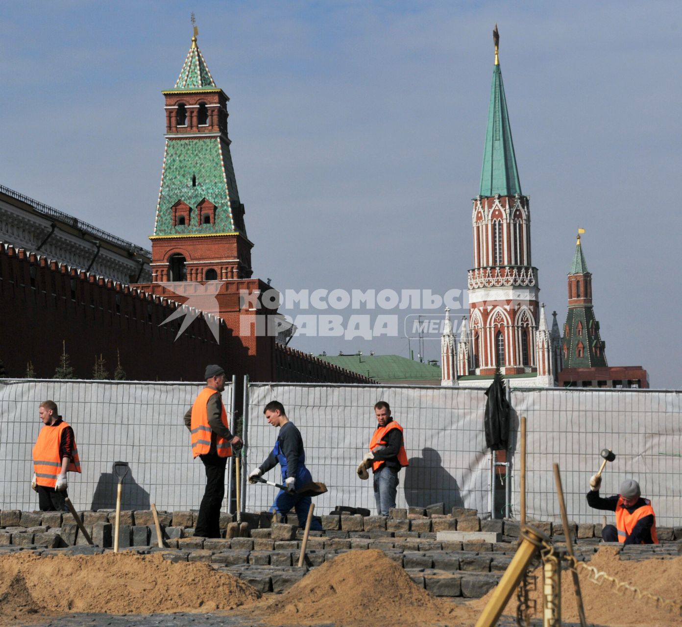 Замена брусчатки к Параду Победы на Красной площади  в Москве.