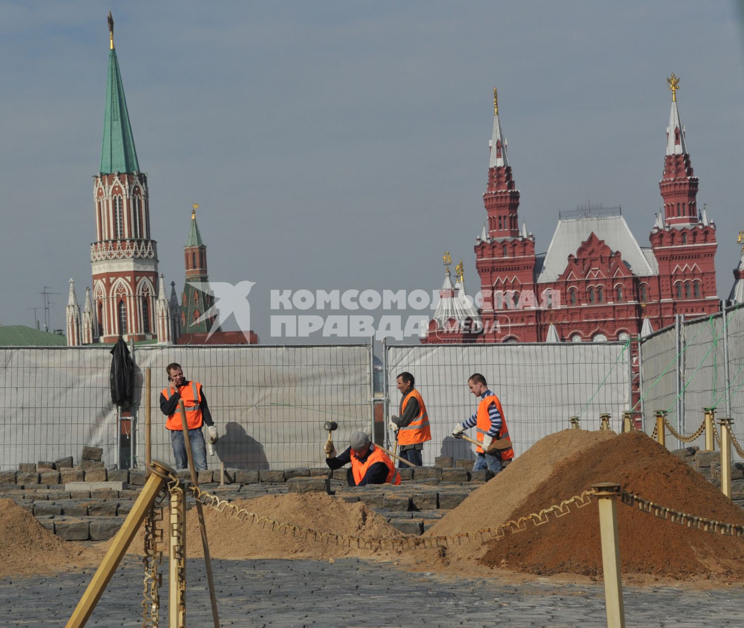 Замена брусчатки к Параду Победы на Красной площади  в Москве.