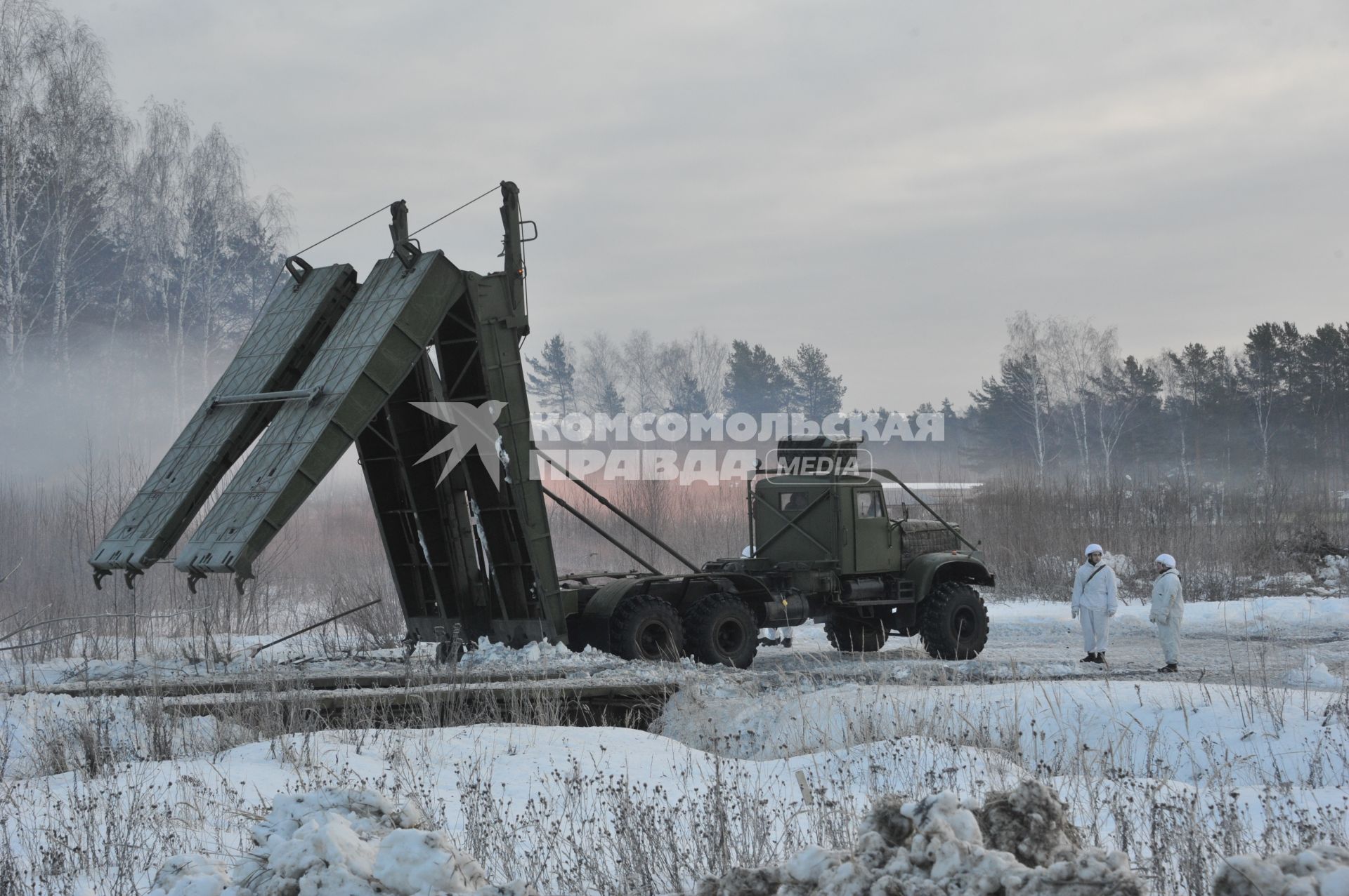 п.Нахабино. Тяжелый механизированный мост ТММ-3  на учениях 45-ой отдельной инженерной бригады.