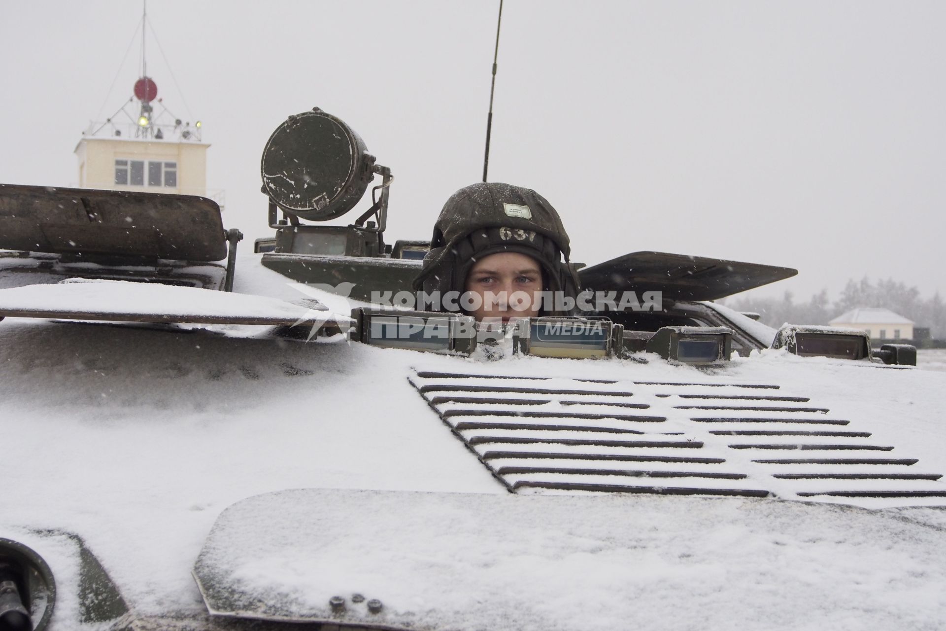 Тула. Военный полигон `Слободка`. Испытания восьми новейших бронетранспортеров БТР-МДМ `Ракушка` (на снимке).