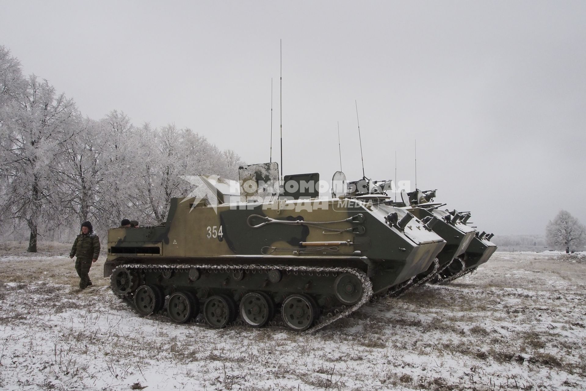 Тула. Военный полигон `Слободка`. Испытания восьми новейших бронетранспортеров БТР-МДМ `Ракушка` (на снимке).