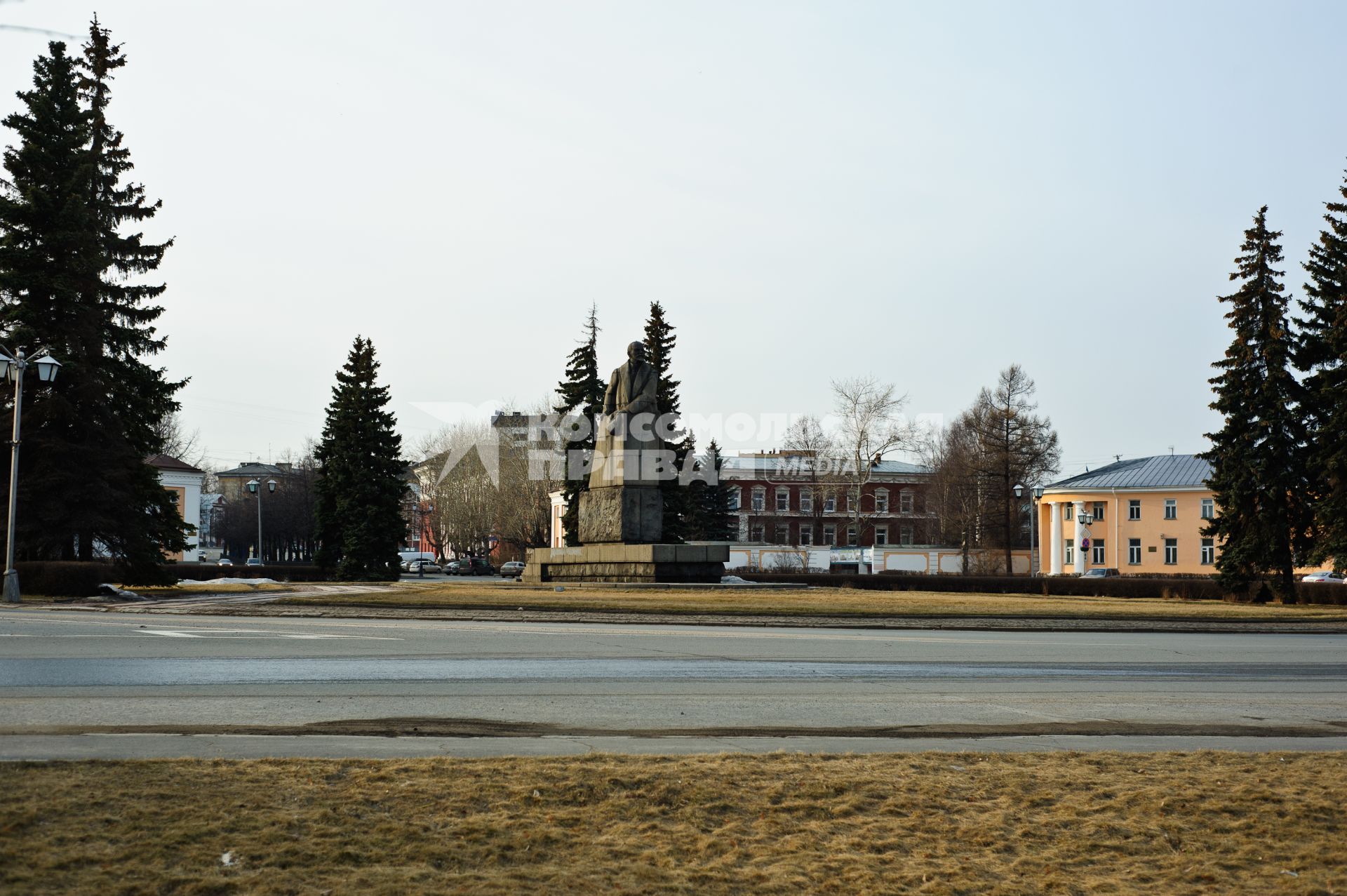 Виды Петрозаводска. Памятник Ленину на прощади Ленина.