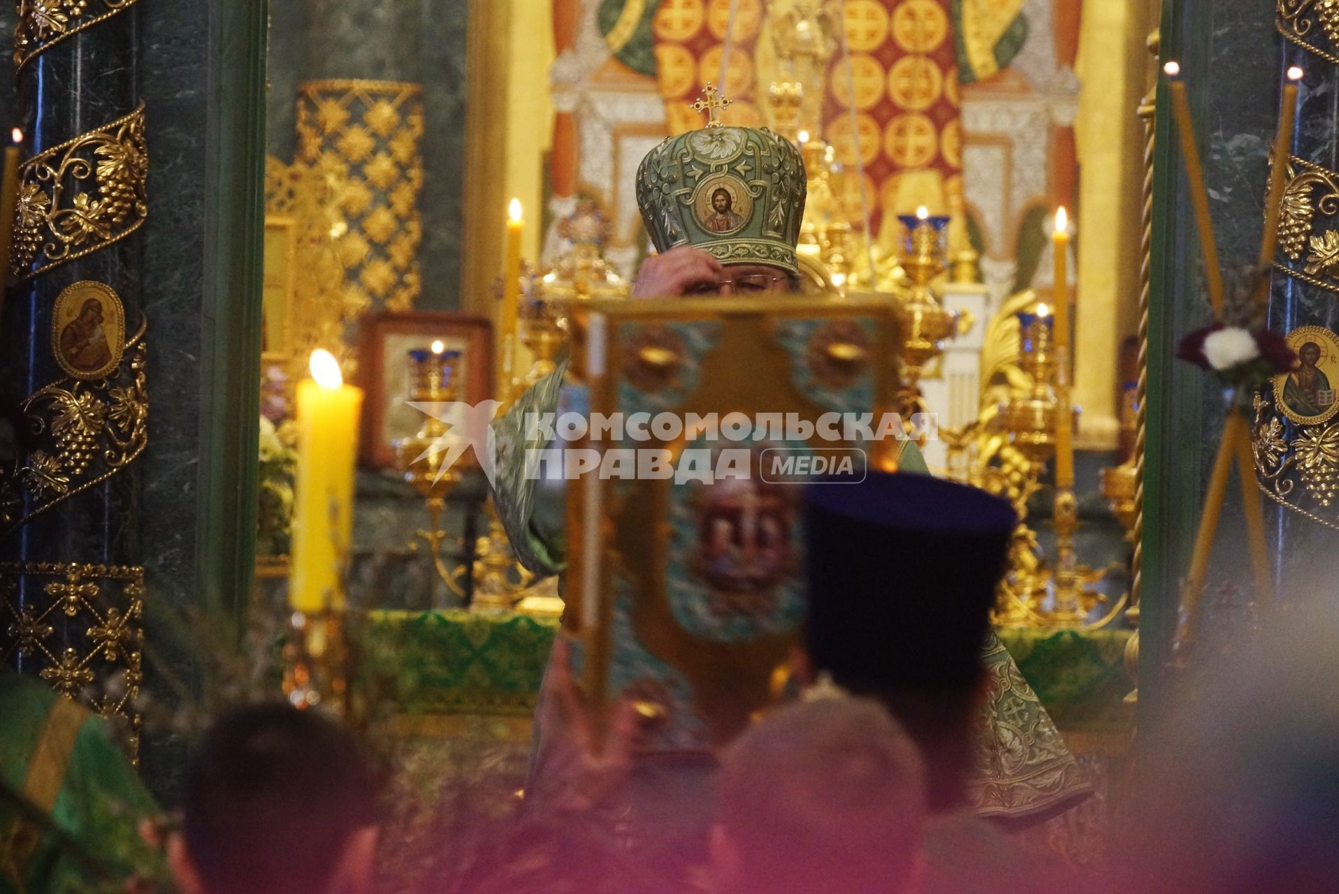 Митрополит Екатеринбургский и Верхотурский Кирилл, во время детской литургии в Свято-Троицком соборе. Вербное воскресенье. Екатеринбург