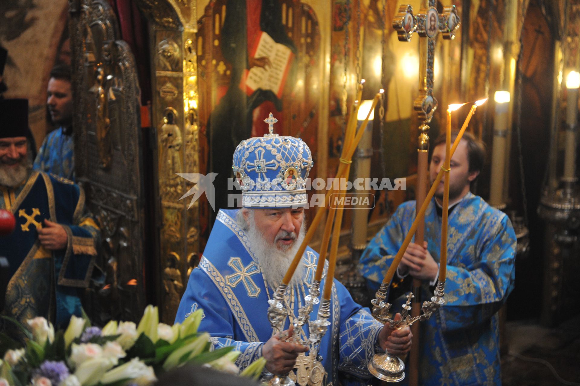 Патриарх Московский и всея Руси Кирилл во время праздничного богослужения в Благовещенском соборе Кремля в Москве.