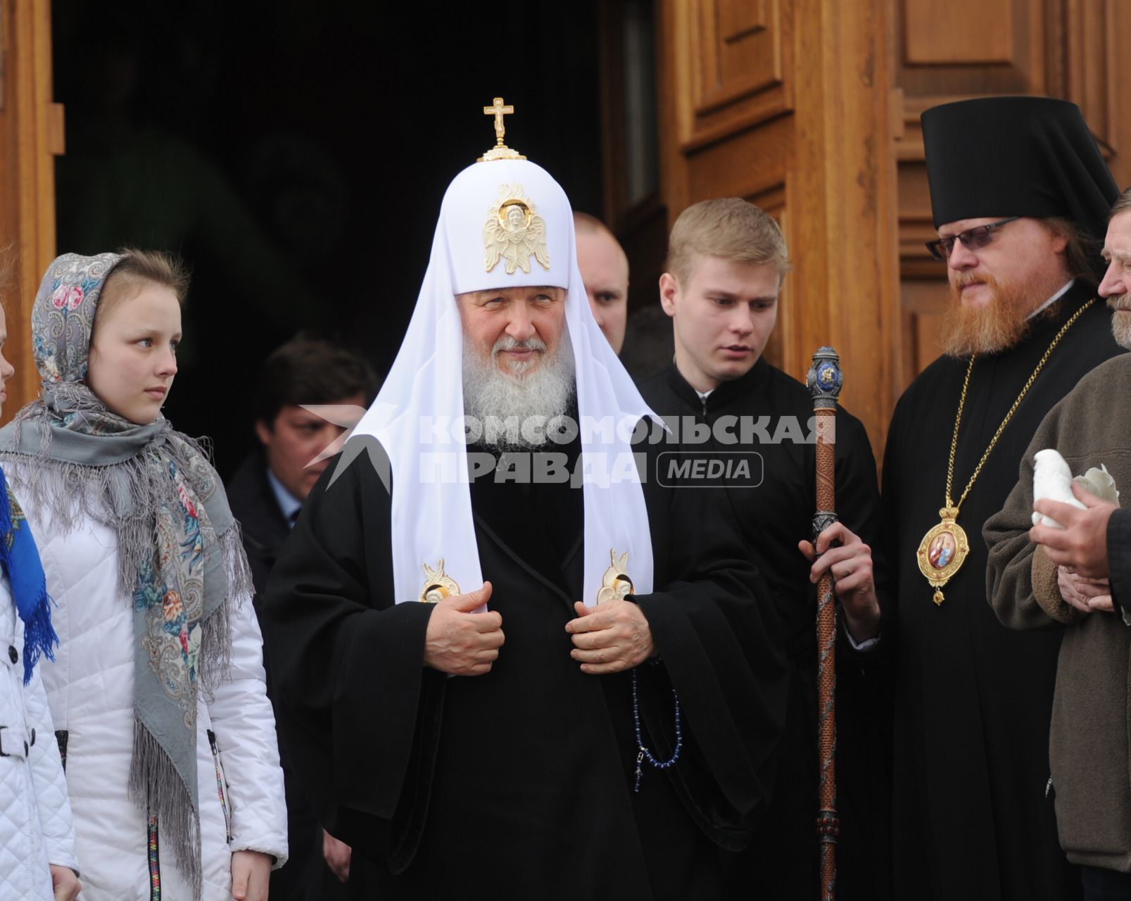 Патриарх Московский и всея Руси Кирилл (в центре) после служения в праздник Благовещения Пресвятой Богородицы в Благовещенском соборе Московского Кремля в Москве.