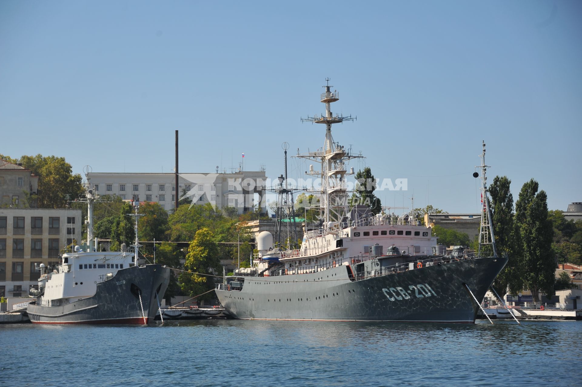 Севастополь. Разведывательный корабль ССВ-201 `Приазовье`.