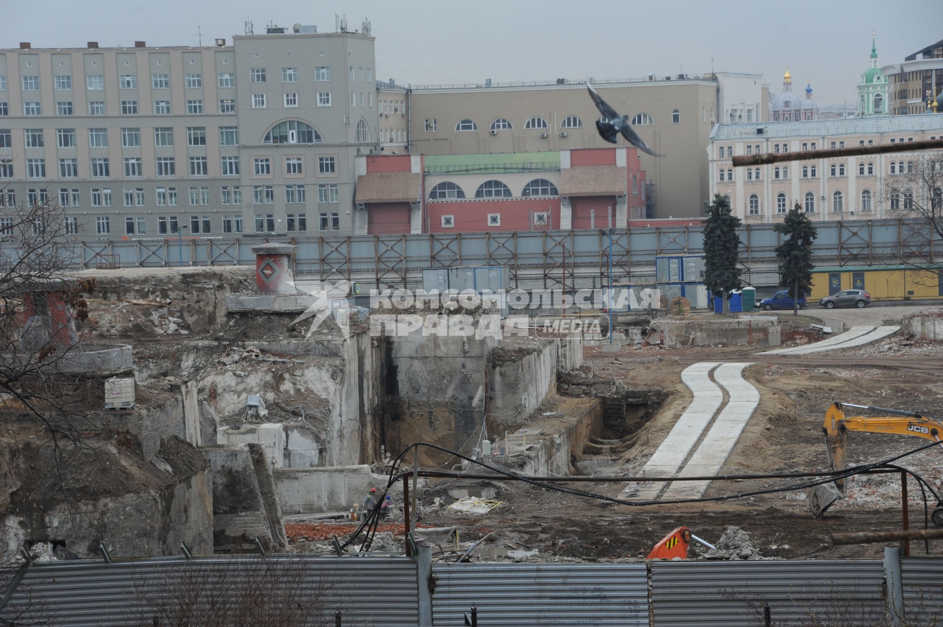 Строительная площадка нового парка `Зарядье` в Москве.