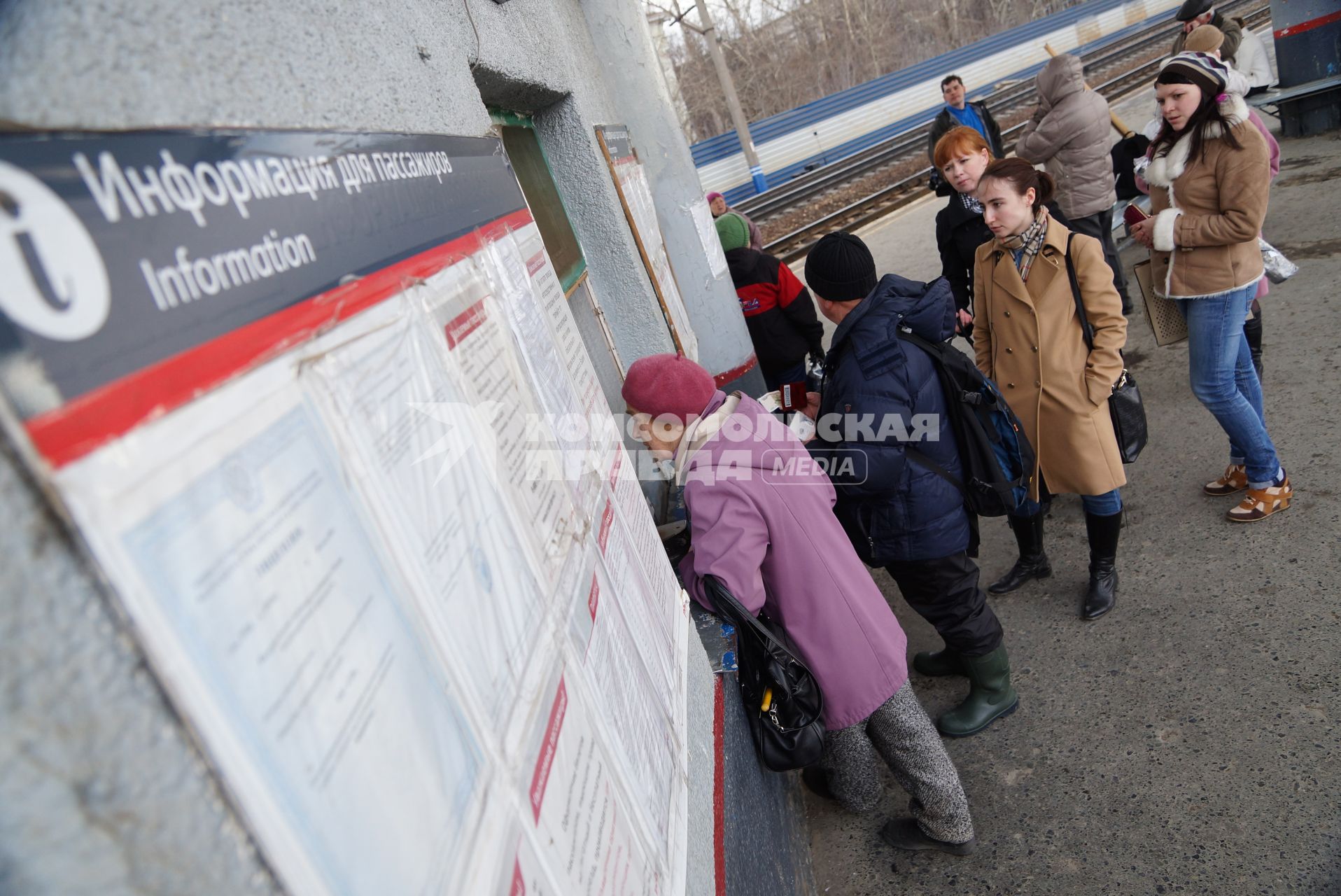 Екатеринбург. Очередь в кассу РЖД за билетами.