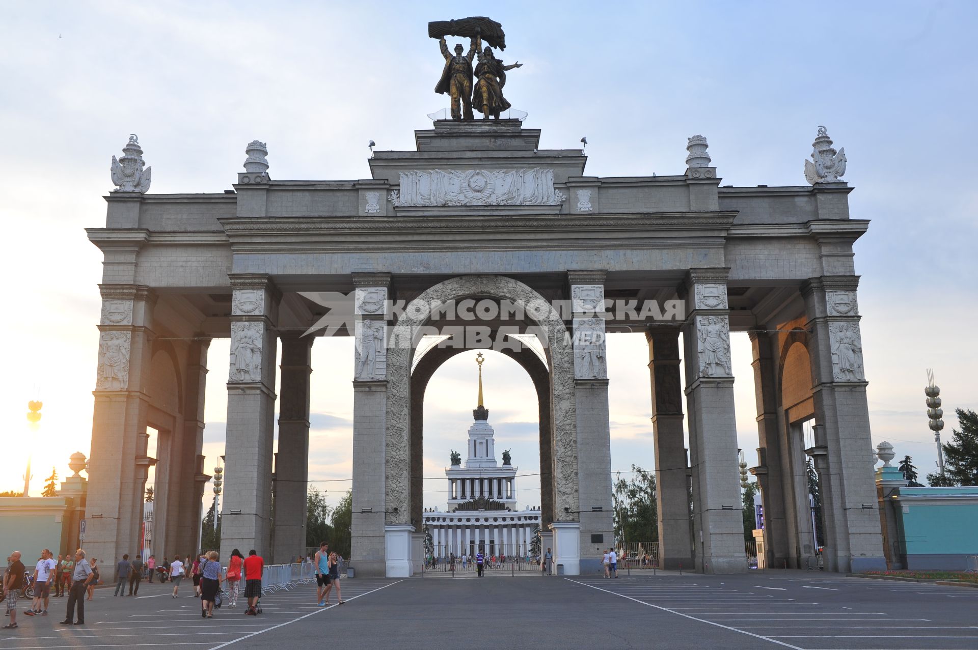 Москва. ВДНХ. Главный вход.