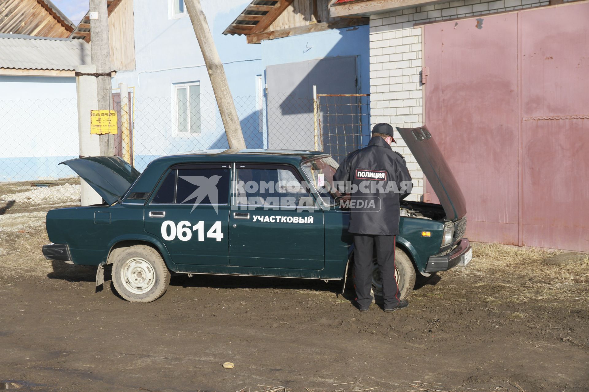 Алтайский край. Паводок в пригороде Барнаула. Река Барнаулка вышла из берегов и подтопила жилые дома.