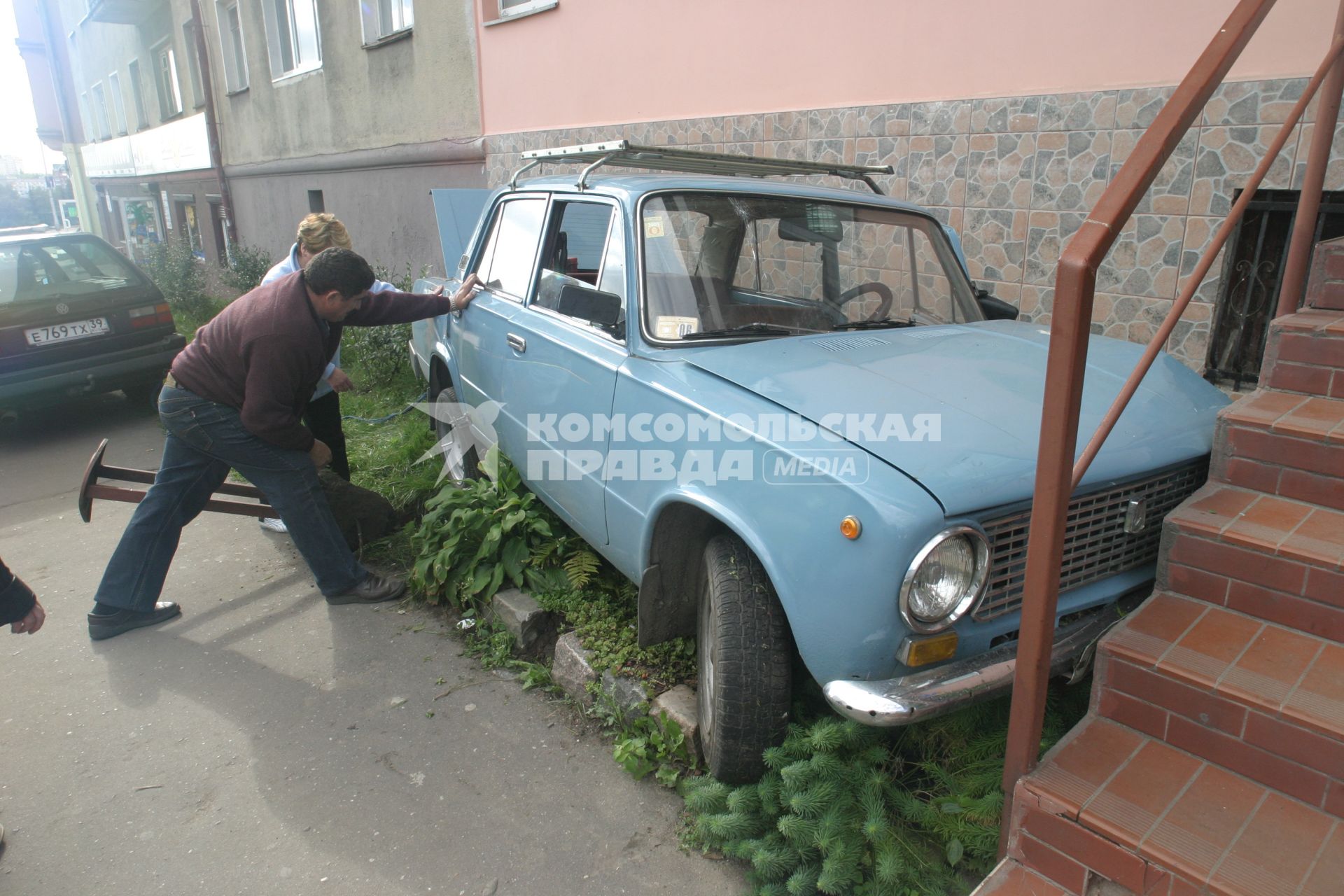 Калининград. Поврежденный в результате ДПТ автомобиль.