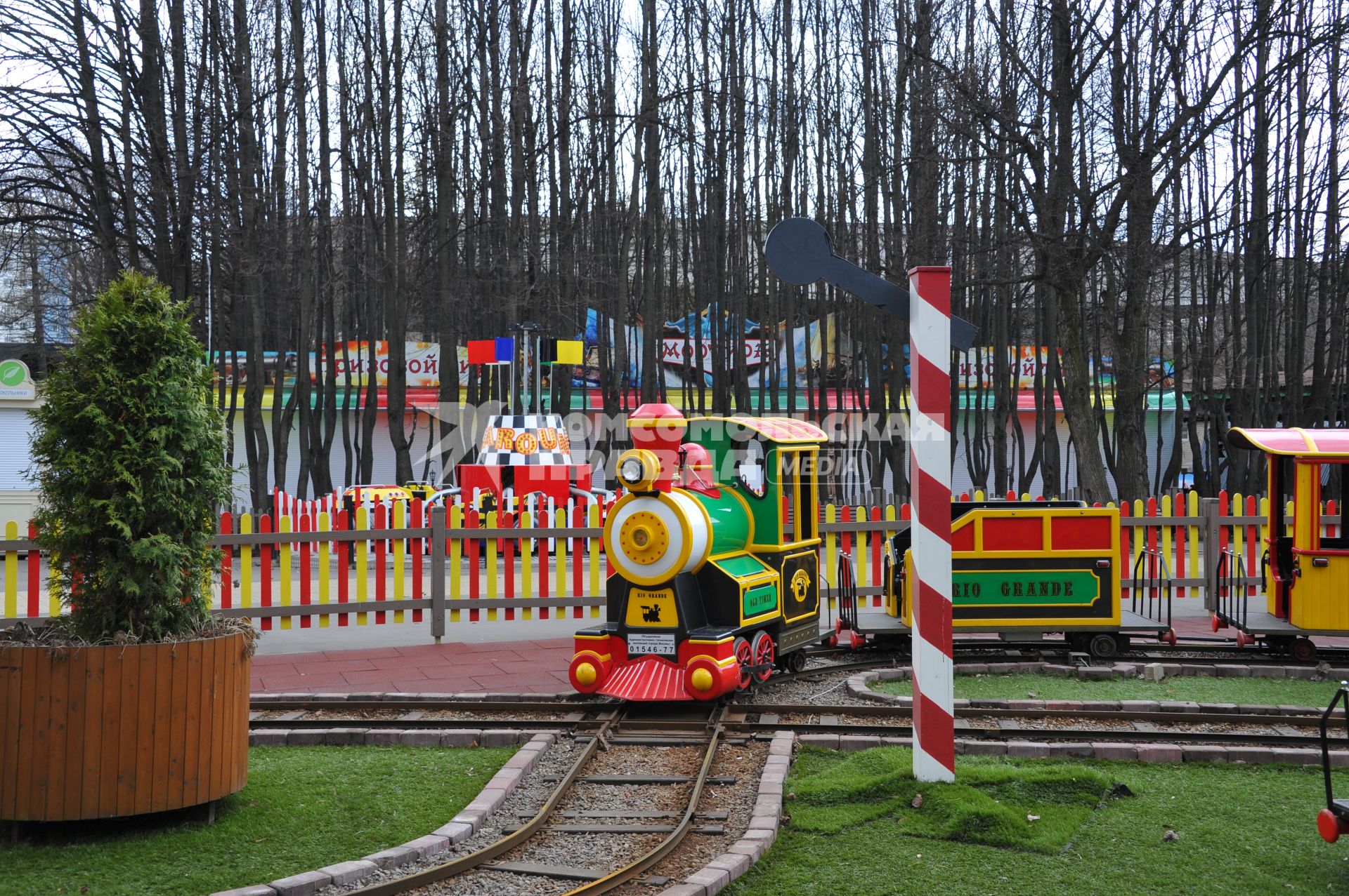 Москва. Аттракционы в парке `Сокольники`.