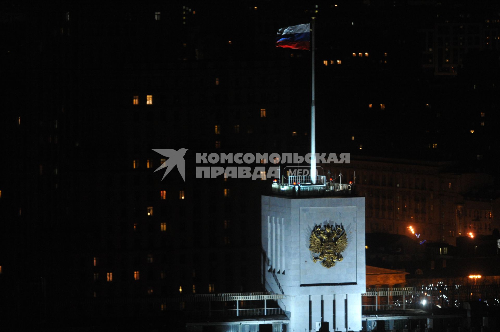 Москва. Вид на здание Дома правительства РФ во время отключения подсветки в рамках проведения международной экологической ации Час Земли.