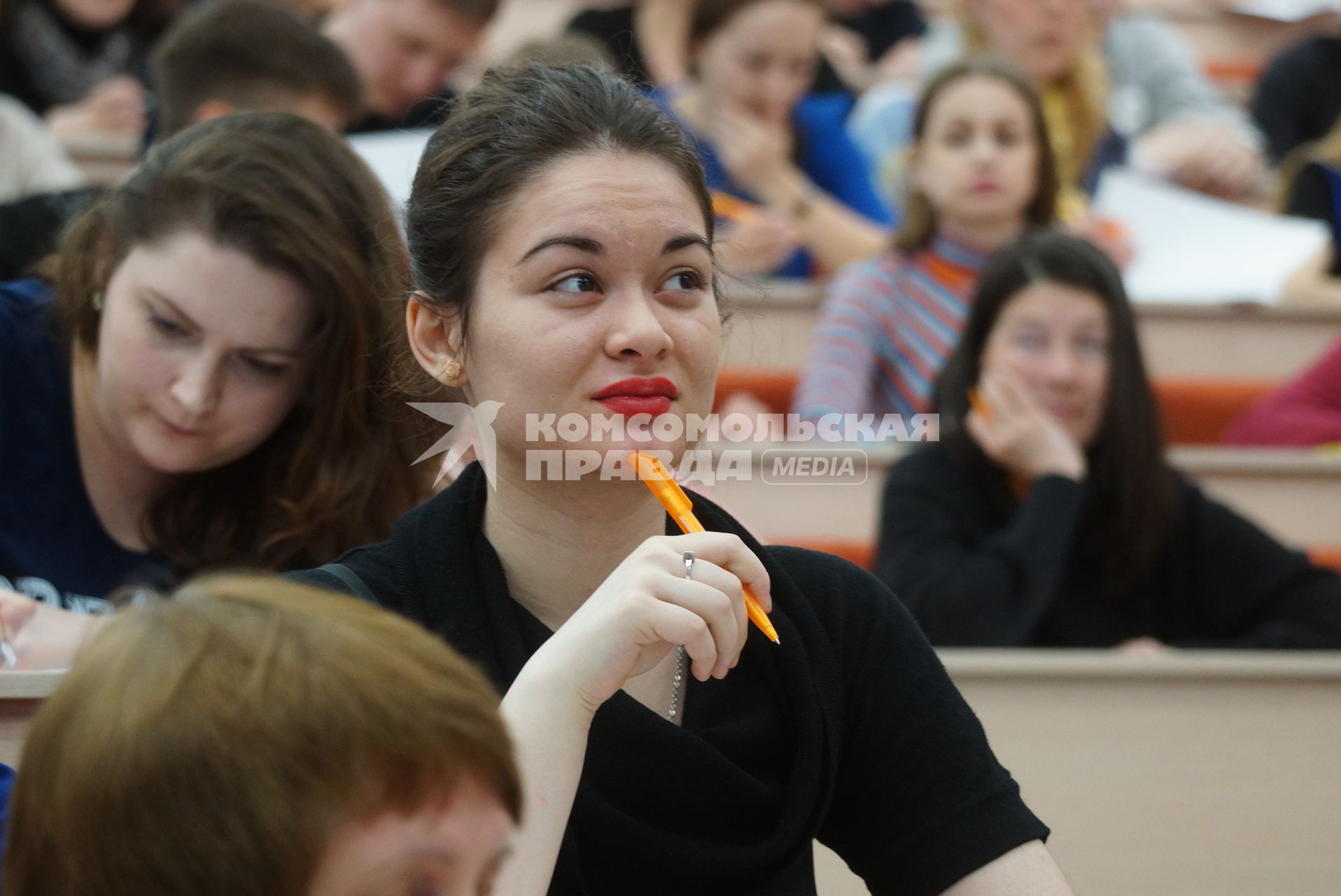 Участники во время ежегодной международной образовательной акции \"Тотальный диктант\" в Уральском федеральном университете имени Б.Н.Ельцина