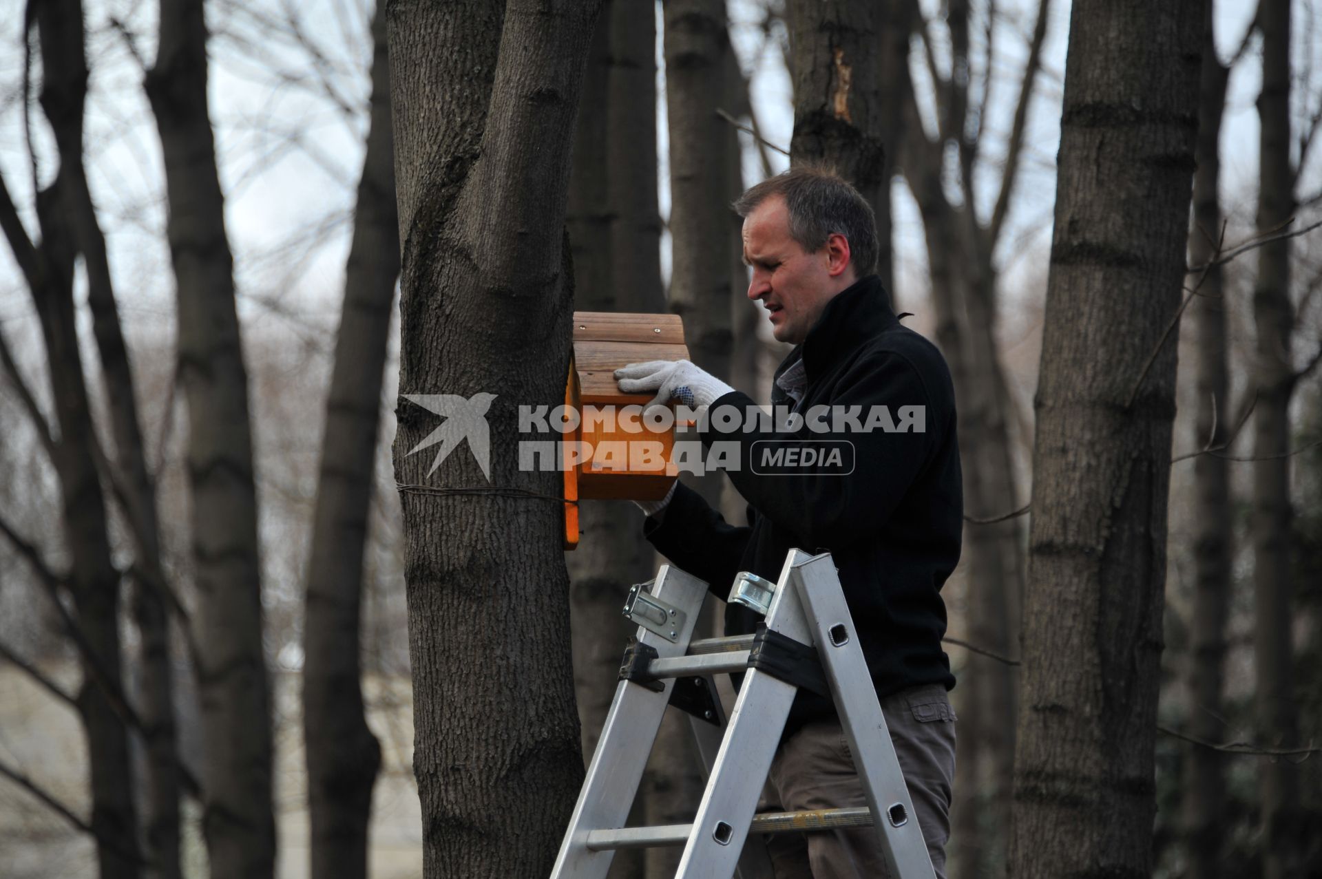 Субботник в парке Победы на Поклонной горе в Москве.