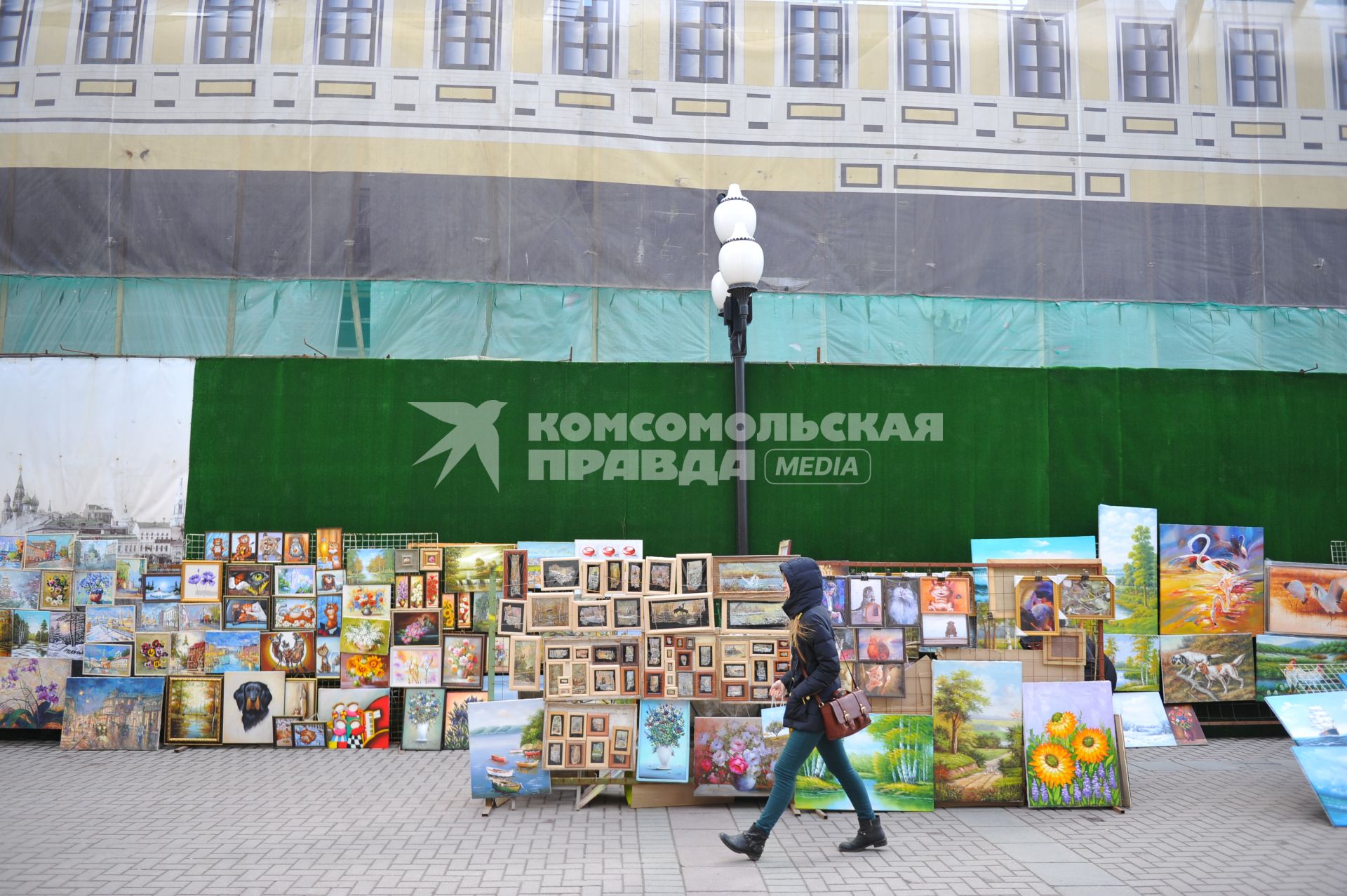 Продажа картин на Старом Арбате в Москве.