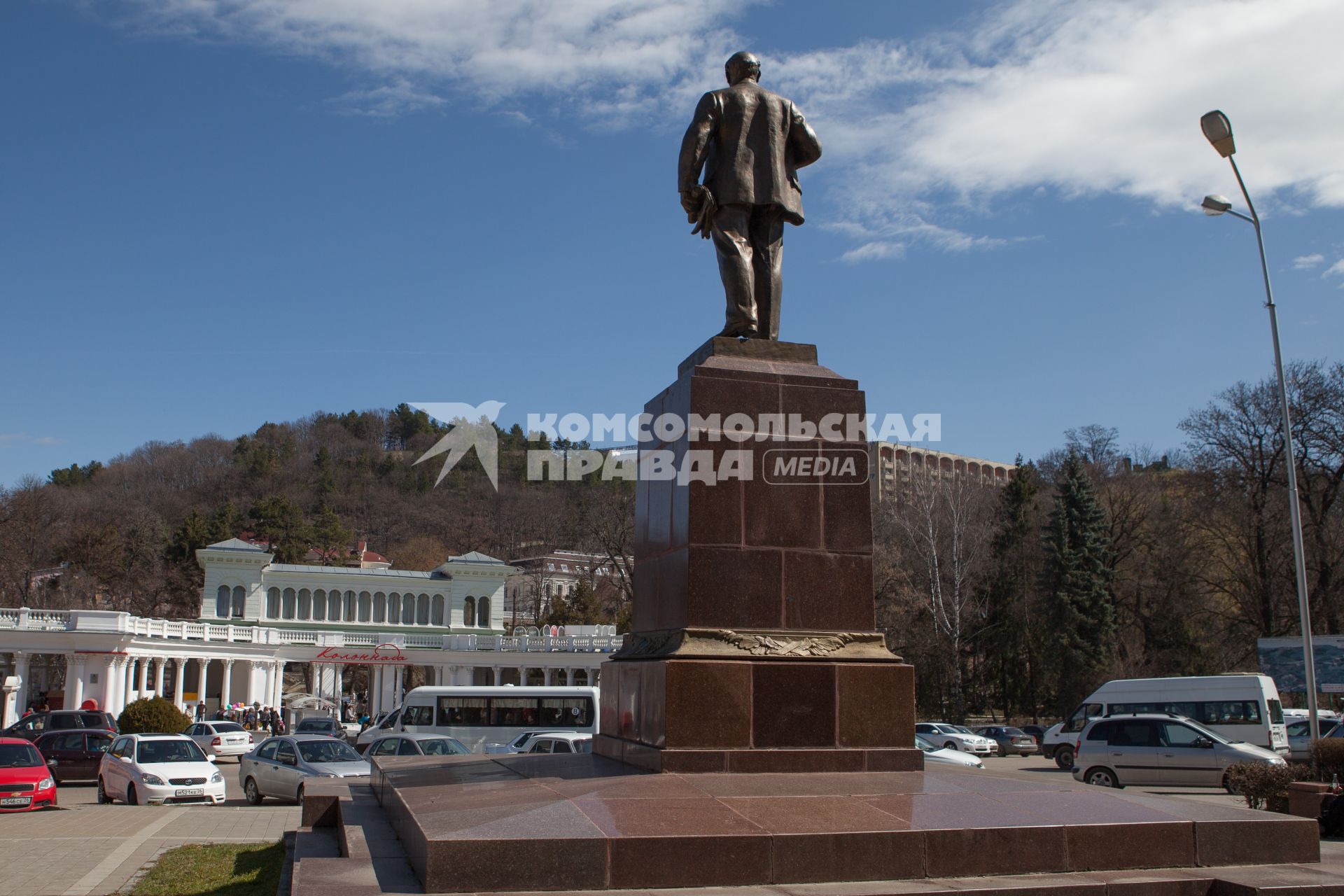 Виды Кисловодска. Памятник В.И. Ленину на площади Ленина.