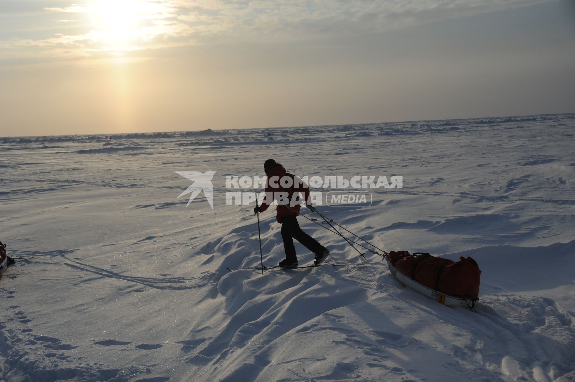 Северный полюс.  Участники восьмой российской молодежной экспедиции `На лыжах - к Северному полюсу!`.