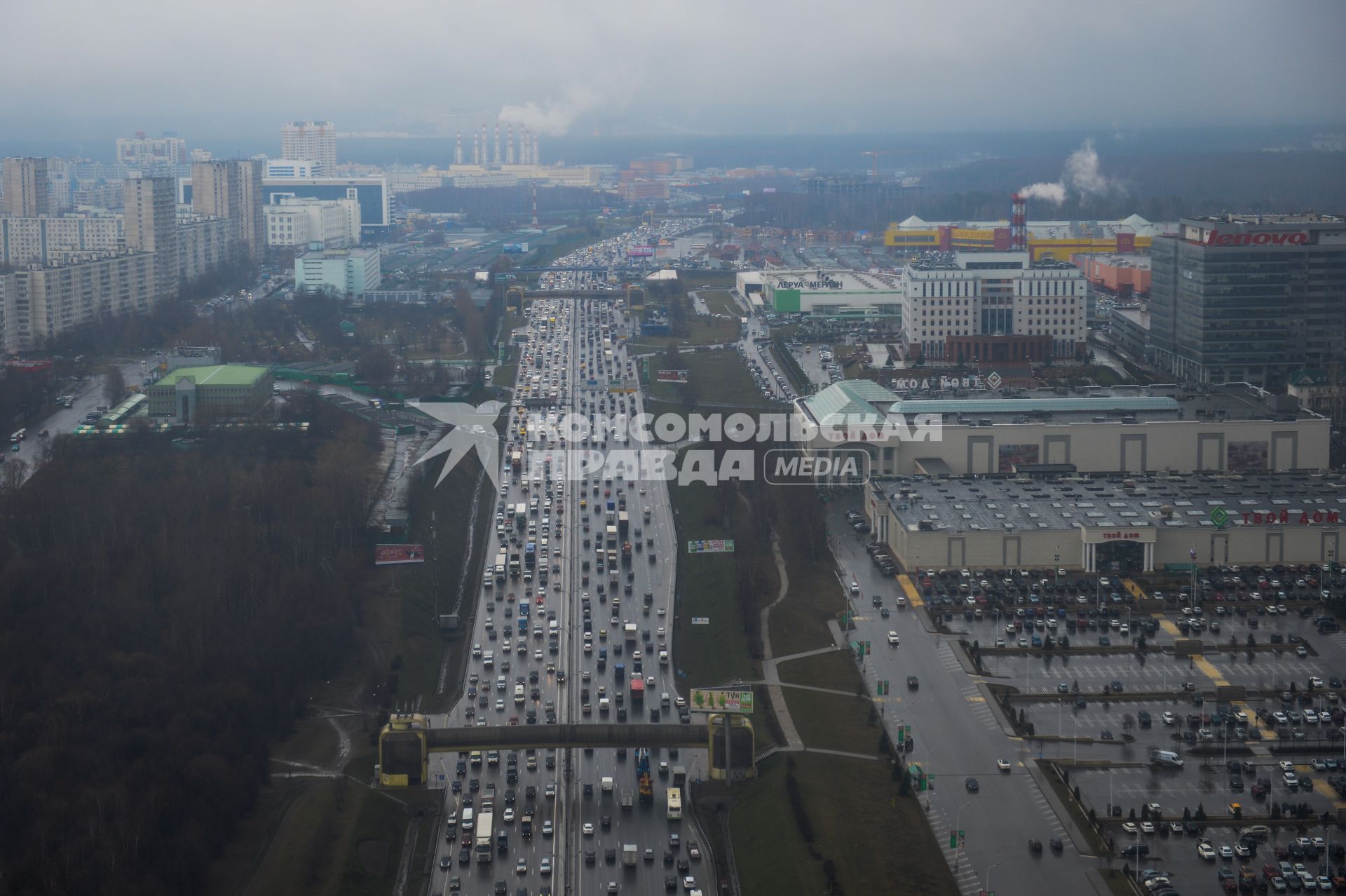 Вид на МКАД из кабины вертолета.