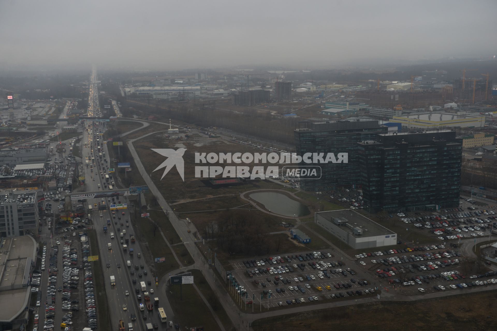 Вид на Ленинградское шоссе из кабины вертолета.