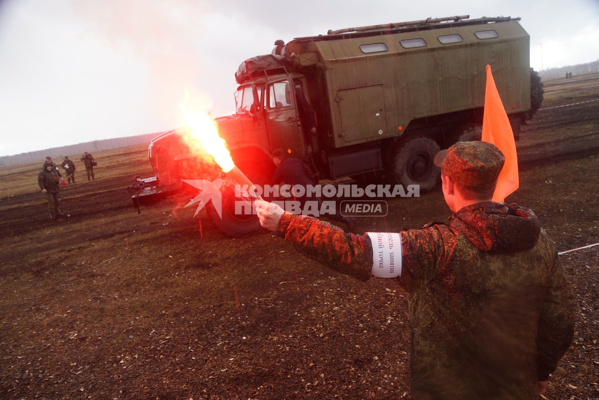 Участники финишируют на мобильной ремонтной мастерской на базе автомобиля УРАЛ 4320 МРС АТ Международный конкурс \"Мастер автобронетанковой техники\", проходящий на Чебаркульском полигоне в Челябинской области