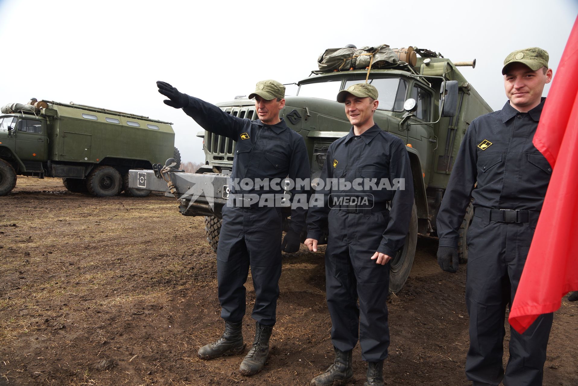 Отделение военных автомобилистов, участников соревнований.  Международный конкурс \"Мастер автобронетанковой техники\", проходящий на Чебаркульском полигоне в Челябинской области