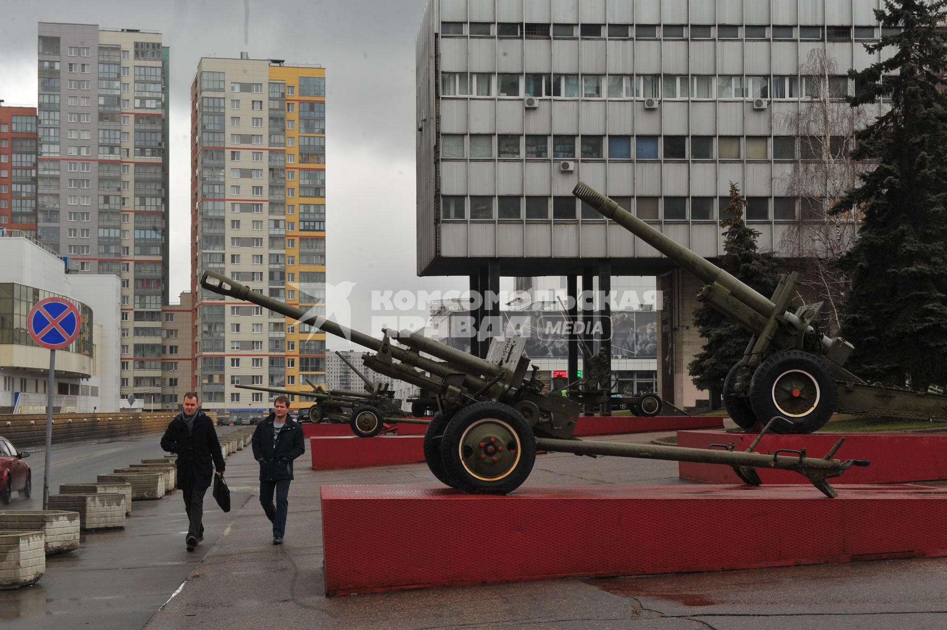 Москва. Государственный музей обороны Москвы. Гаубицы.