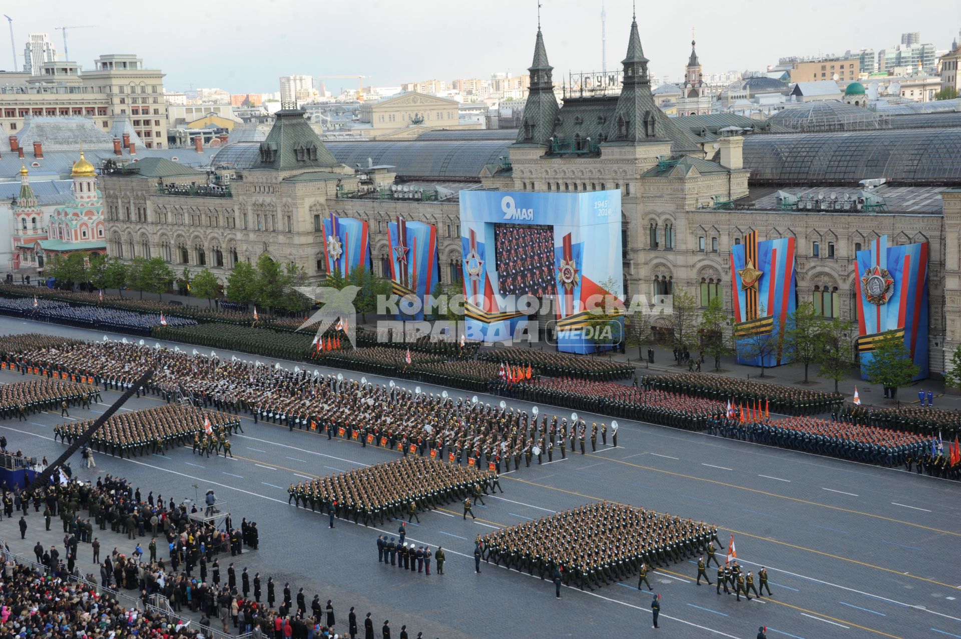 Москва. Генеральная репетиция Парада Победы на Красной площади.