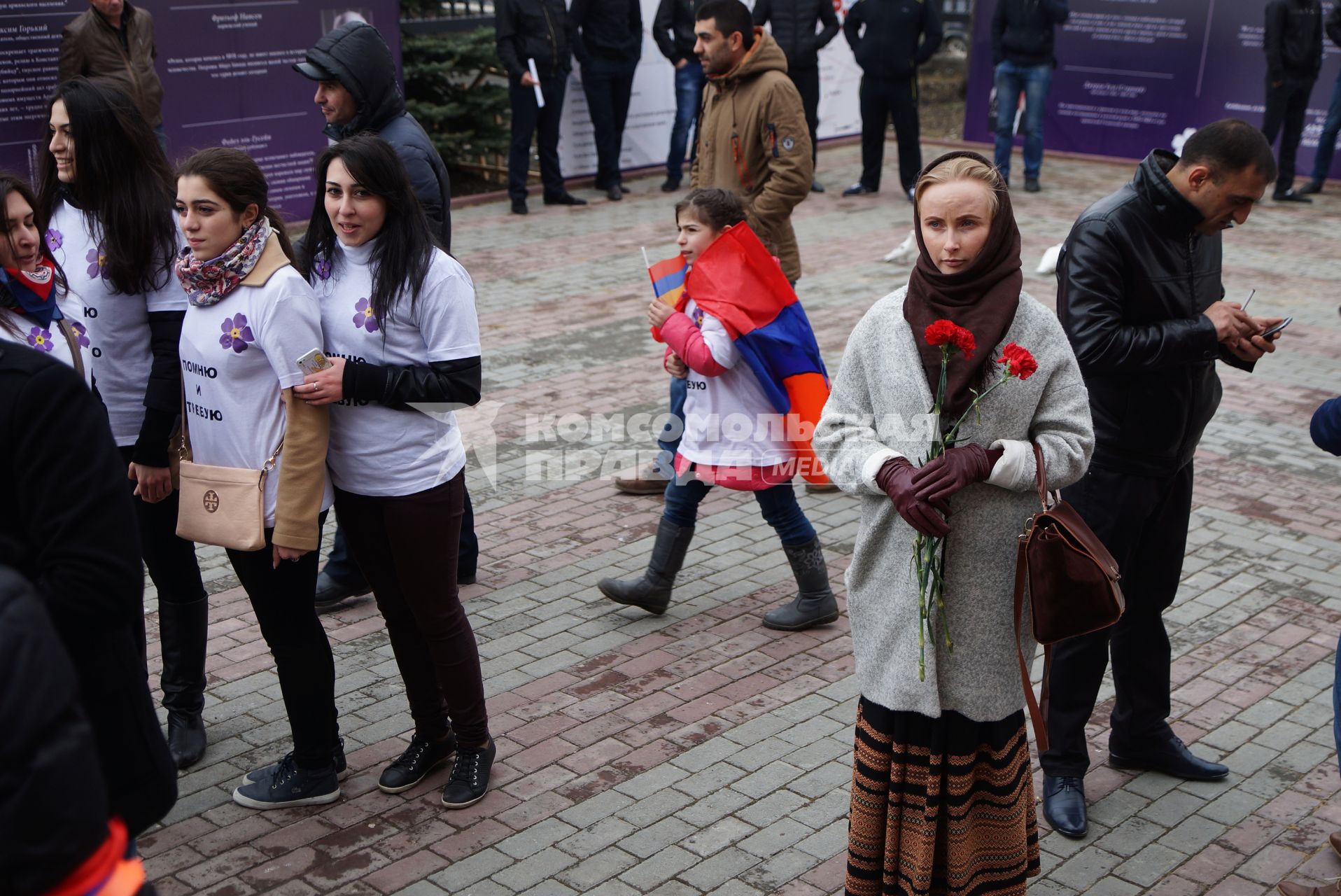 Участница шествия в память 100-летней годовщины геноцида армян войсками Османской империи. Церковь святого Карапета в Екатеринбурге