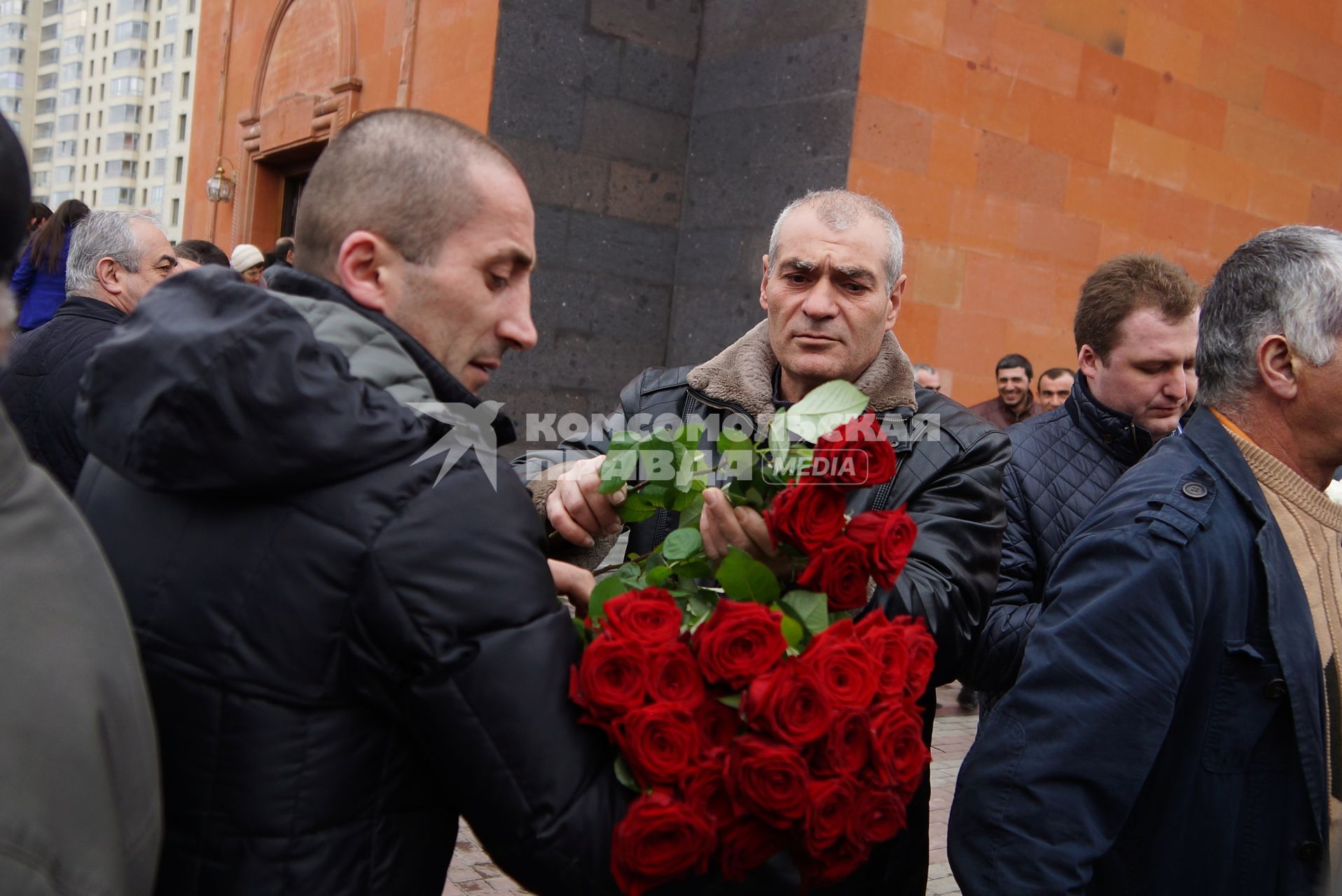 Участники шествия в память 100-летней годовщины геноцида армян войсками Османской империи. Церковь святого Карапета в Екатеринбурге