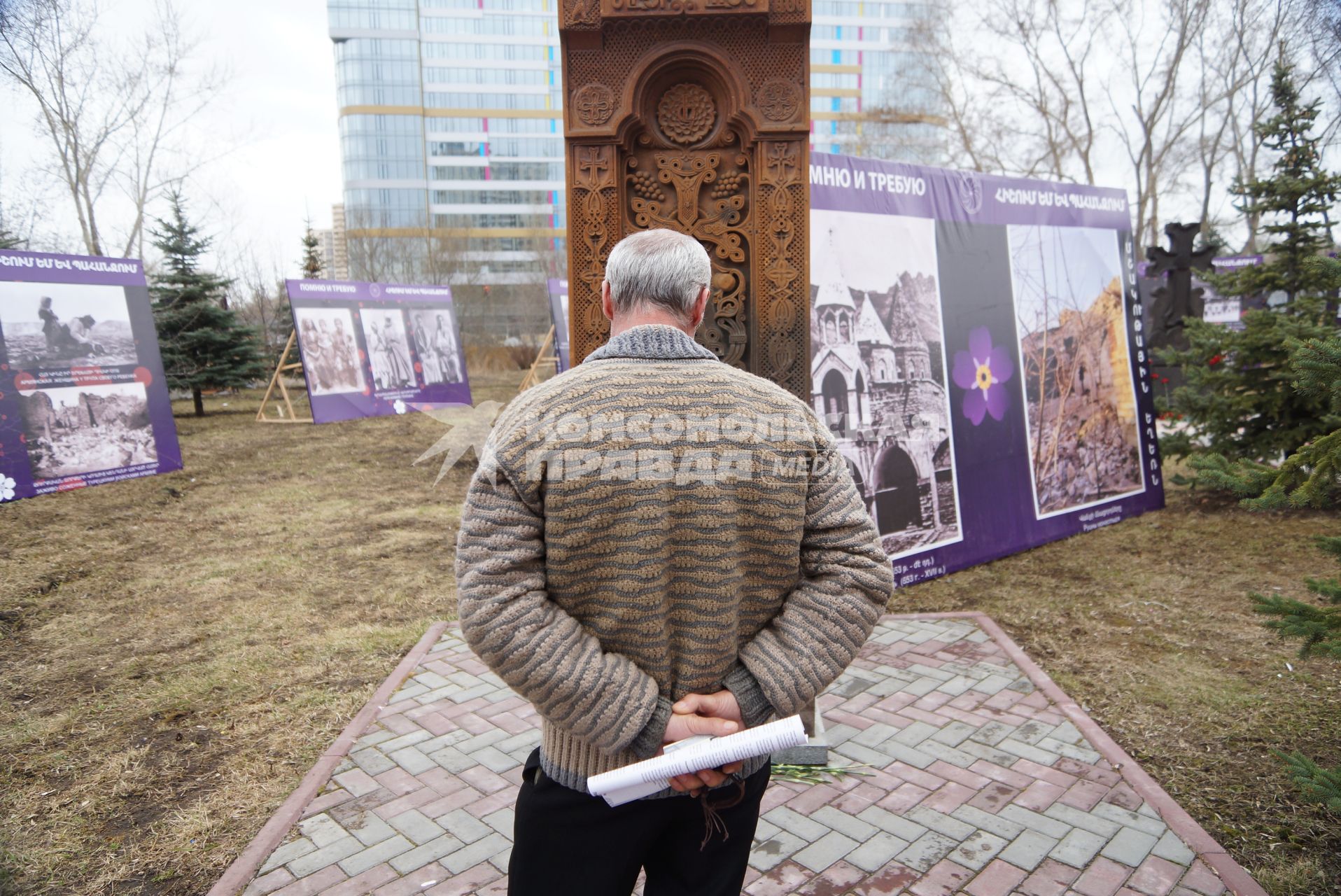 Участник шествия в память 100-летней годовщины геноцида армян войсками Османской империи. Церковь святого Карапета в Екатеринбурге