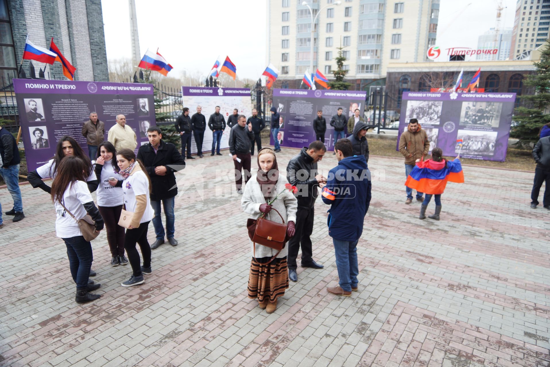 Участница шествия в память 100-летней годовщины геноцида армян войсками Османской империи. Церковь святого Карапета в Екатеринбурге