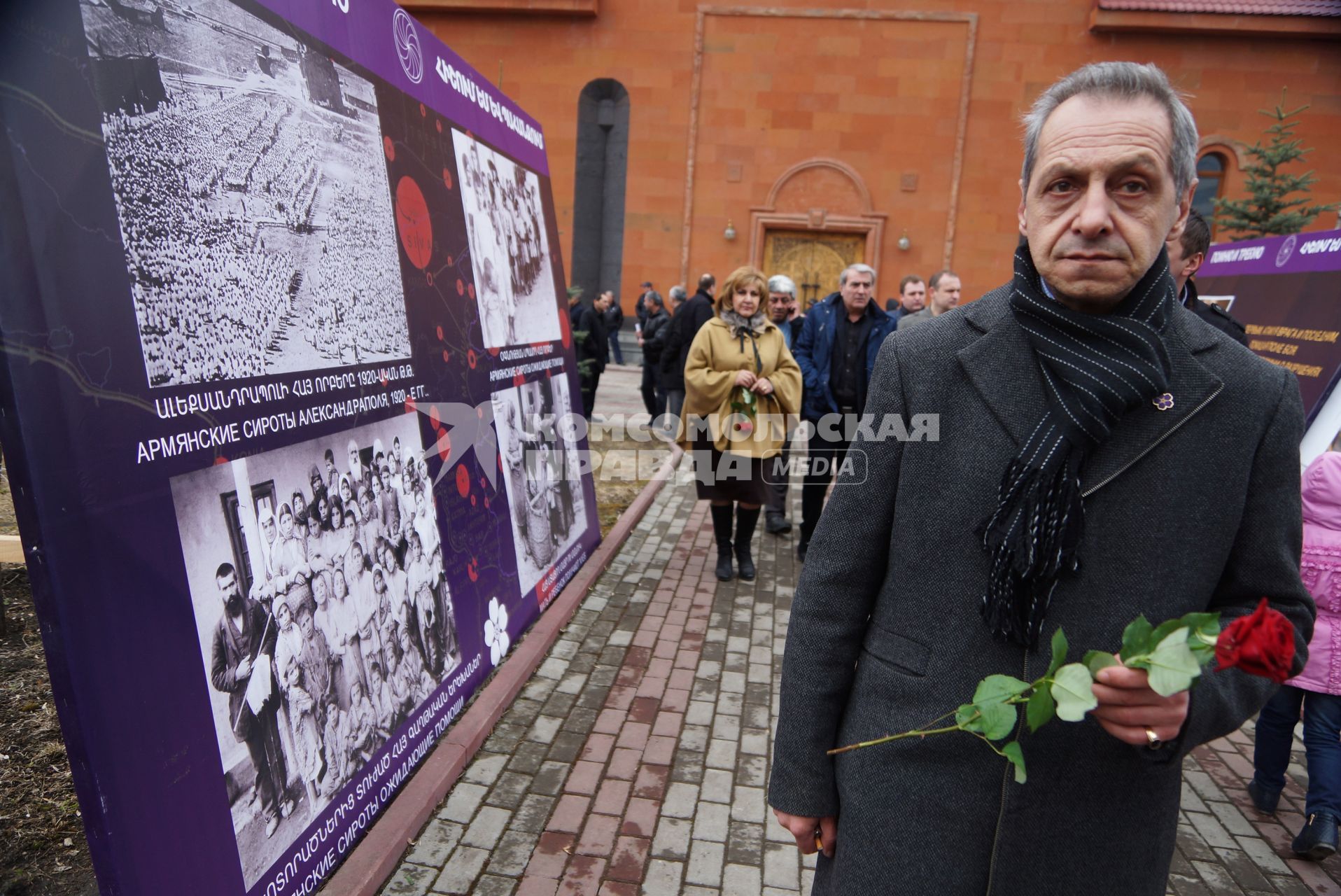 Участники шествия в память 100-летней годовщины геноцида армян войсками Османской империи. Церковь святого Карапета в Екатеринбурге