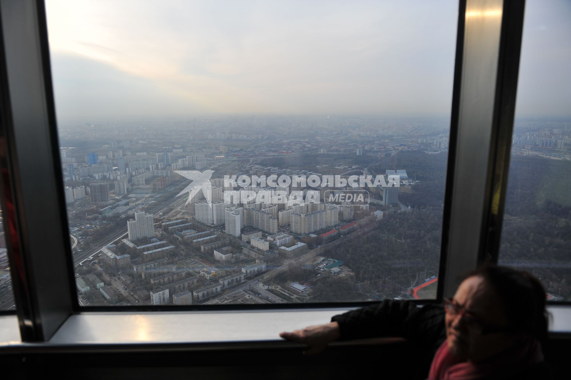 Москва. Вид со смотровой площадки Останкинской башни на город.